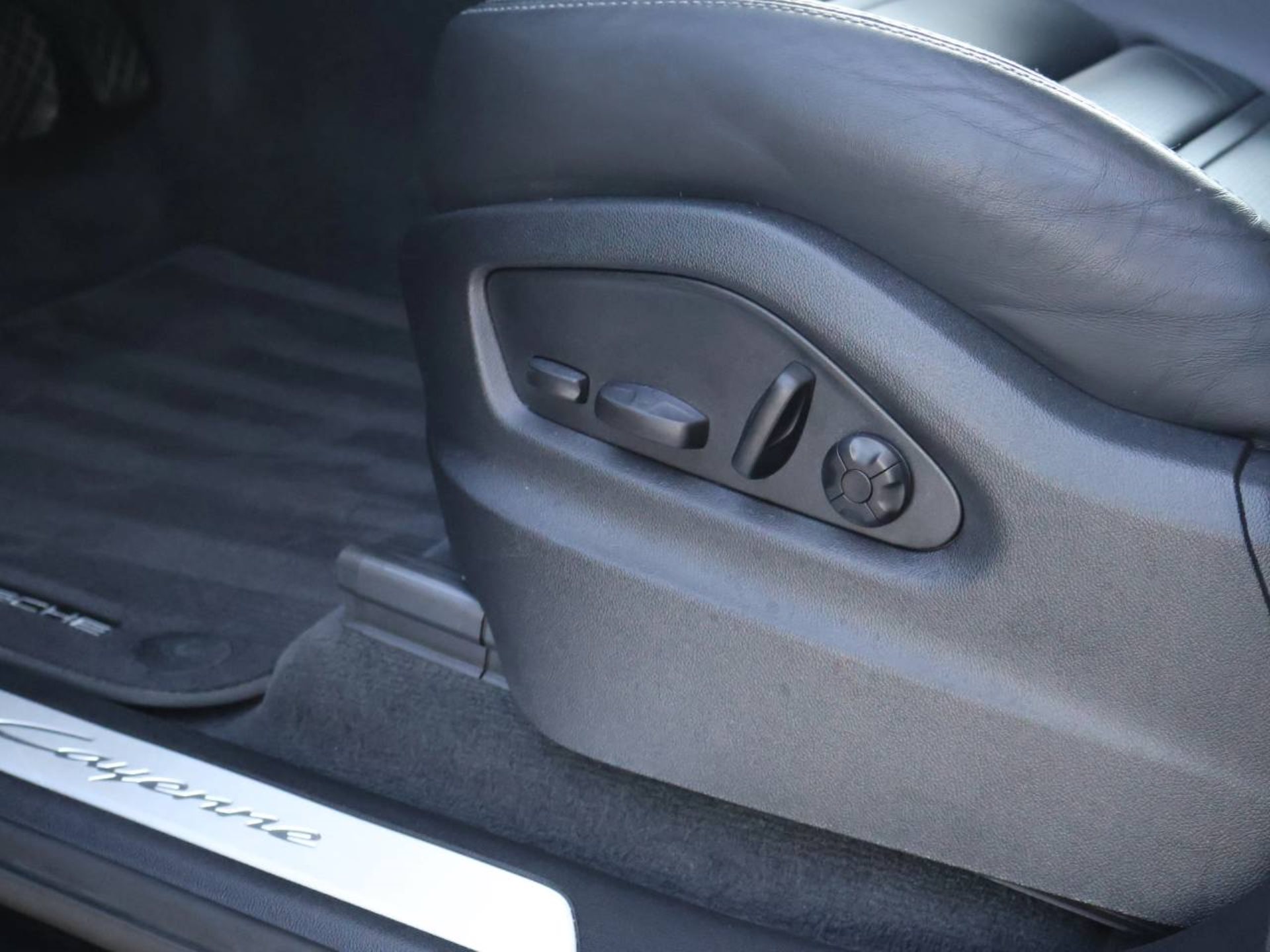 PORSCHE Cayenne E-Hybrid Coupé-image-25