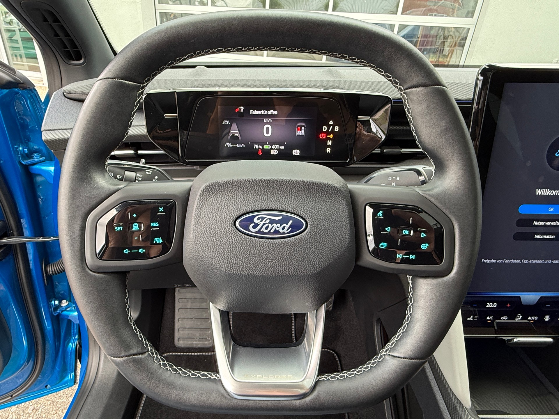FORD Explorer Elektro 77kWh Extended Range PREMIUM mit Anhängerkupplung, Wärmepumpe & Panoramadach-image-15