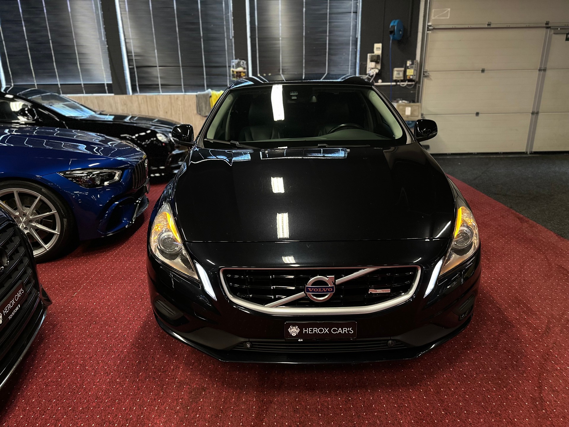 VOLVO S60 T6 ( 3.0L V6 Turbo ) AWD R-Design / ** Frisch ab MFK + Service / 4x4 / Polestar 330 PS **-image-6
