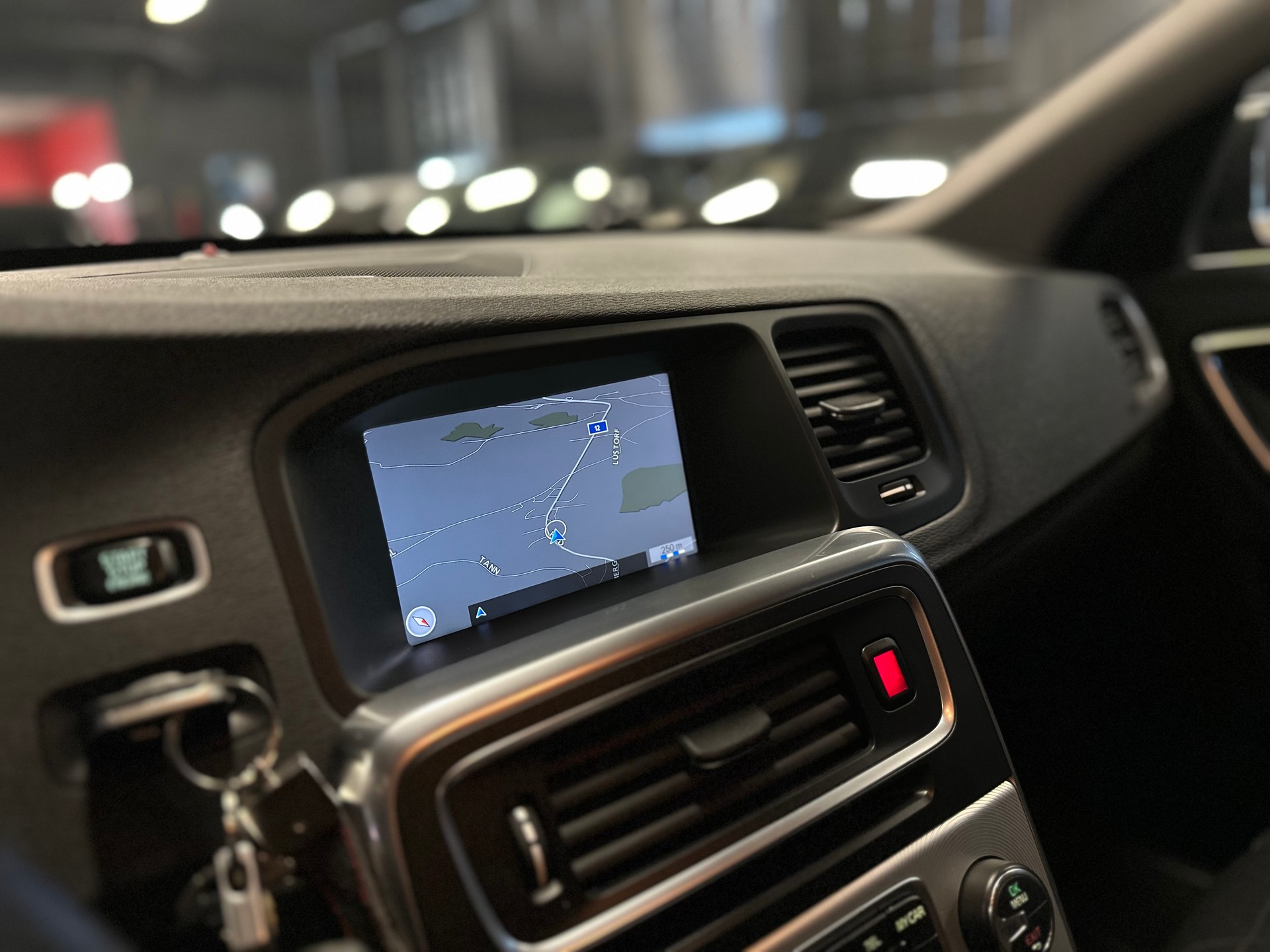 VOLVO S60 T6 ( 3.0L V6 Turbo ) AWD R-Design / ** Frisch ab MFK + Service / 4x4 / Polestar 330 PS **-image-17