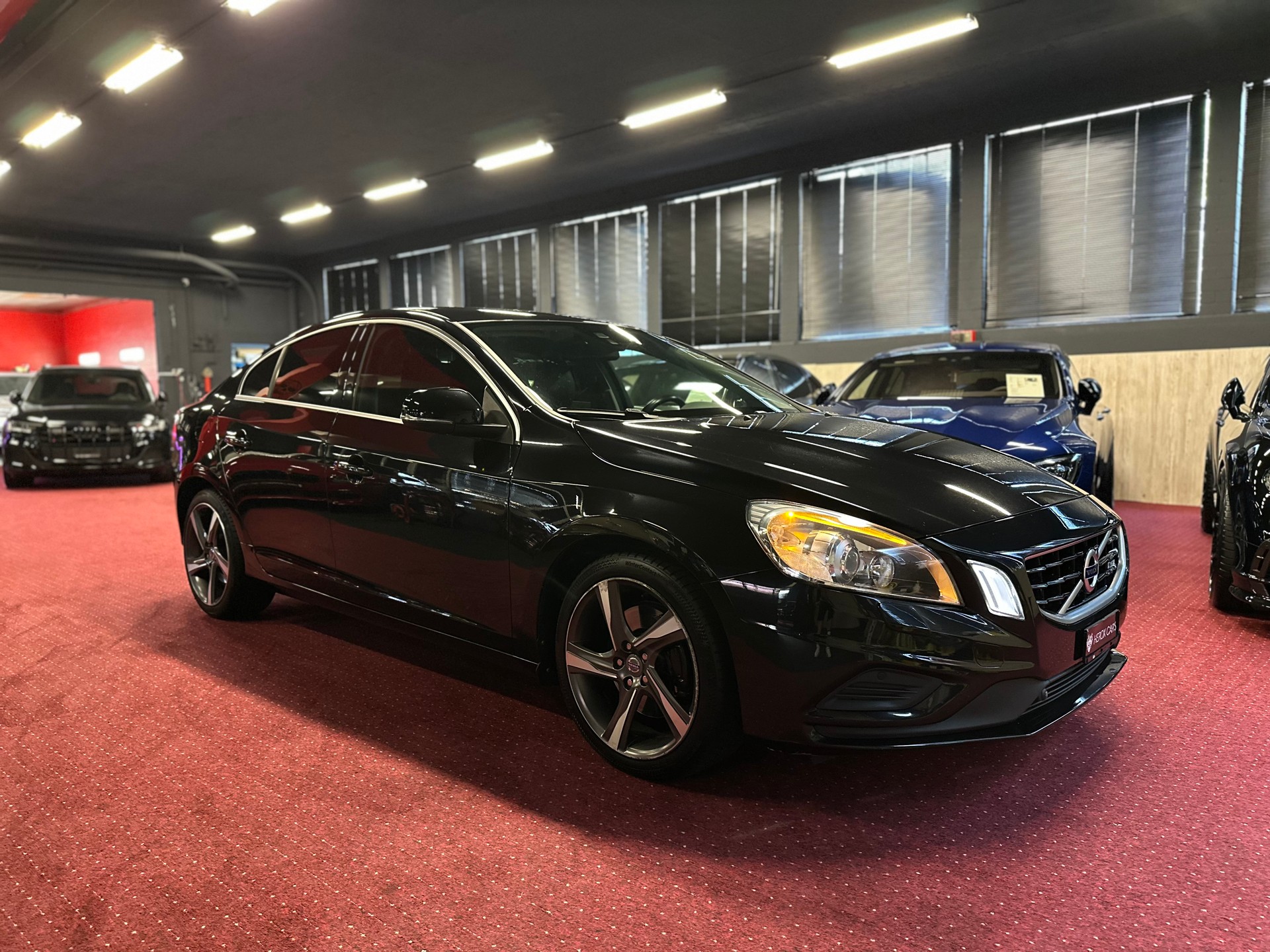 VOLVO S60 T6 ( 3.0L V6 Turbo ) AWD R-Design / ** Frisch ab MFK + Service / 4x4 / Polestar 330 PS **-showroom-element-2