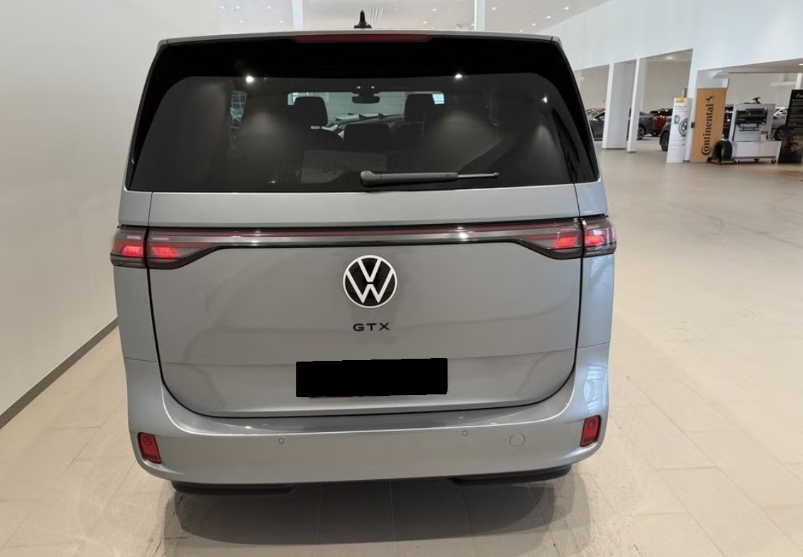 VW ID.Buzz LWB GTX 4 Motion-image-3