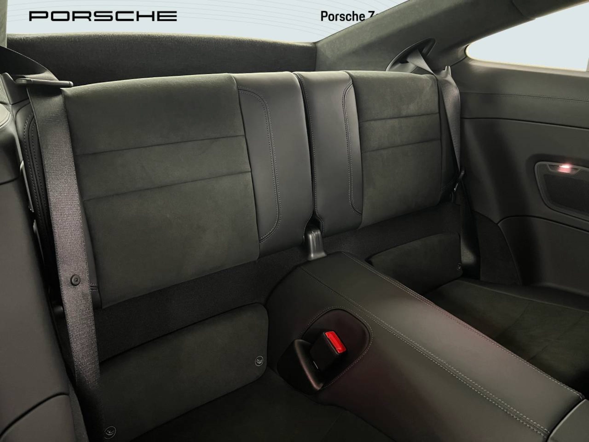 PORSCHE 911 Carrera 4 GTS-image-24