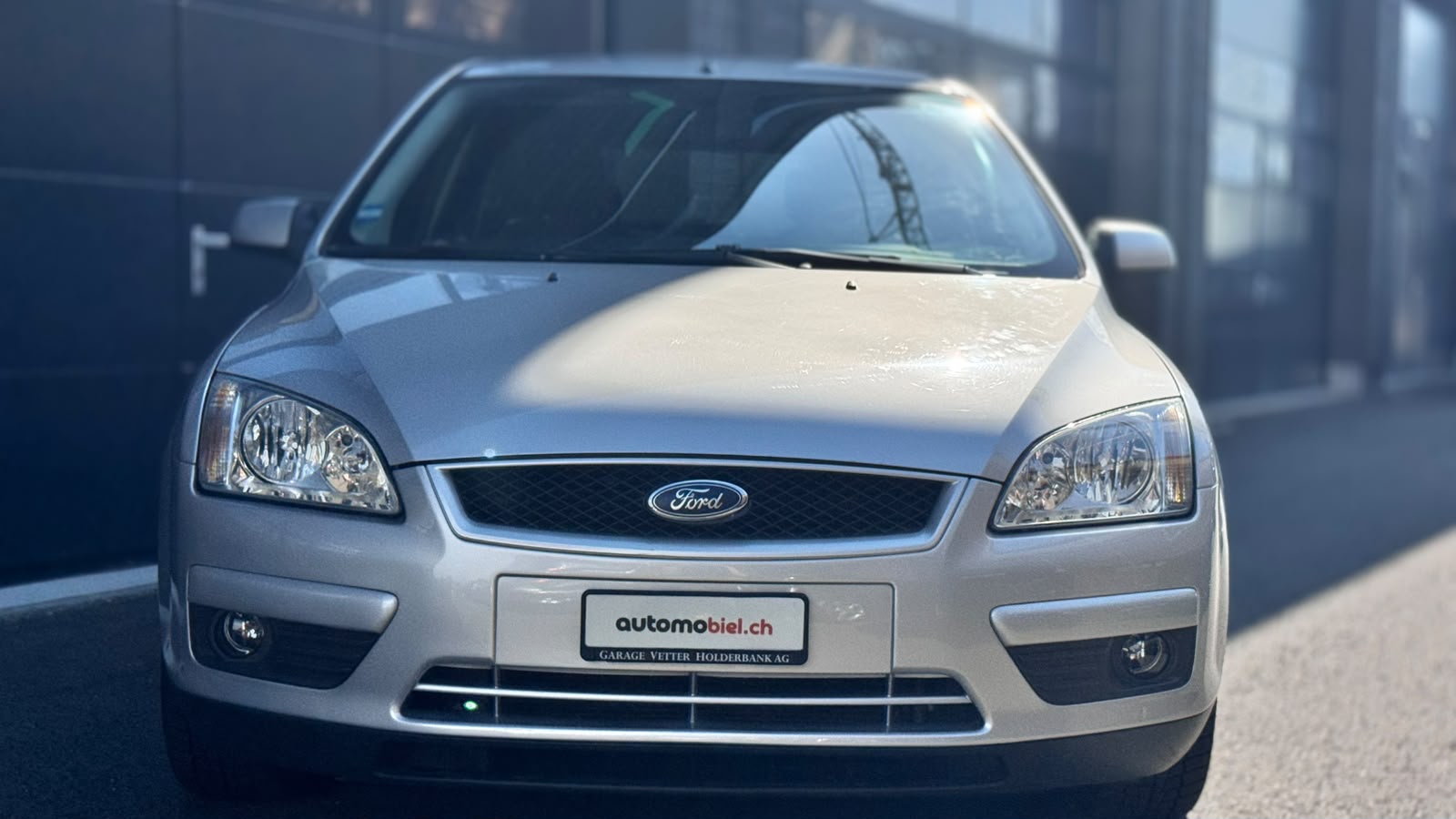 FORD Focus 2.0i Ghia-image-1