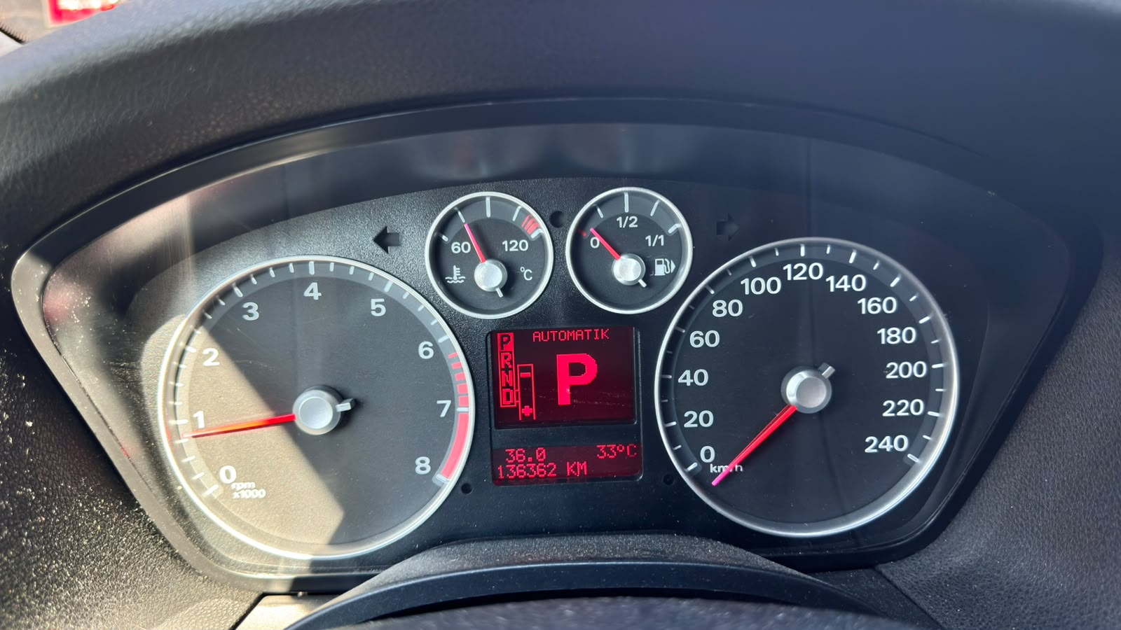 FORD Focus 2.0i Ghia-image-4