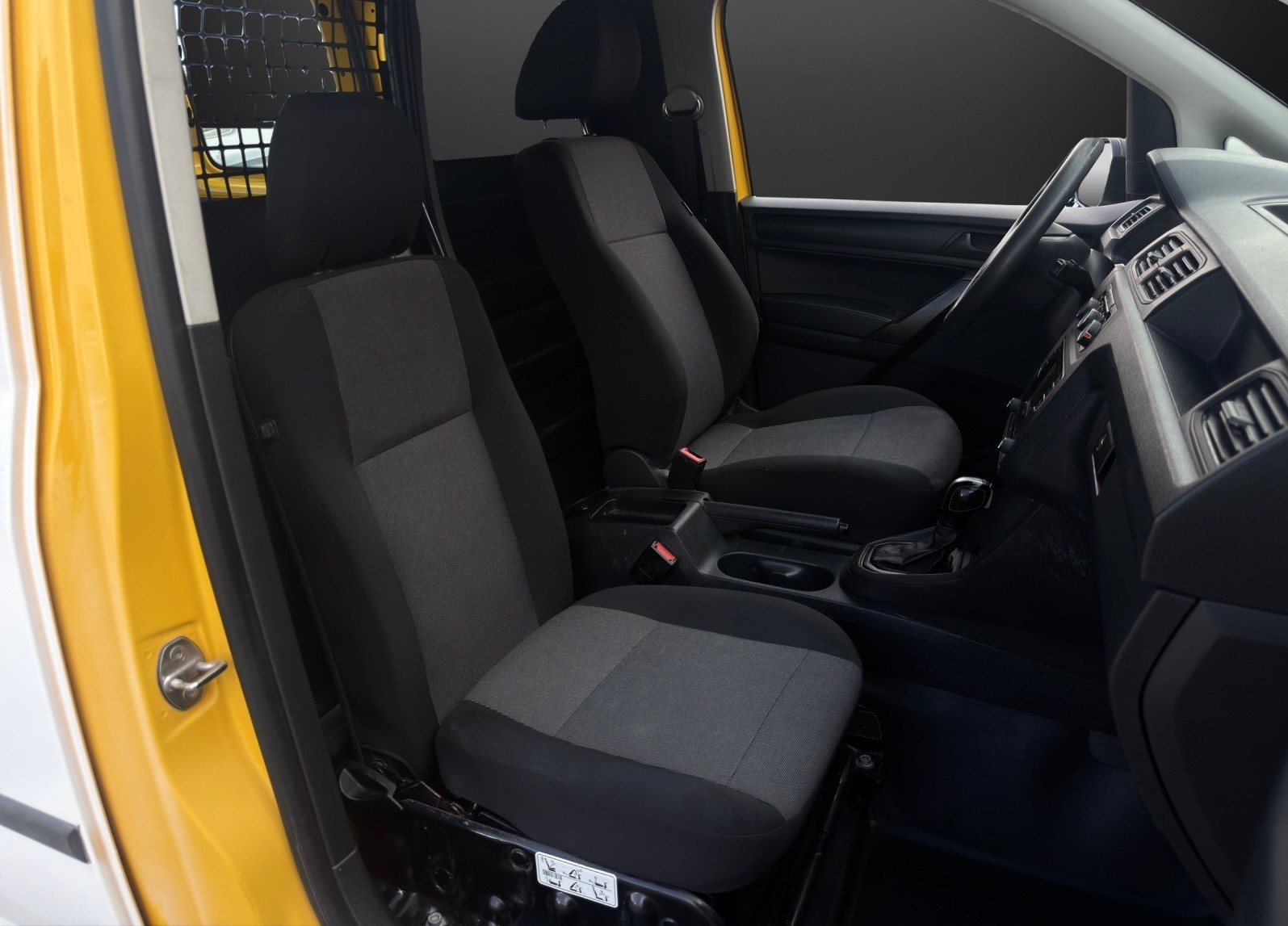 VW Caddy 2.0TDI 4Motion BlueMotion Technology DSG mit 150 PS * Klima *-image-8