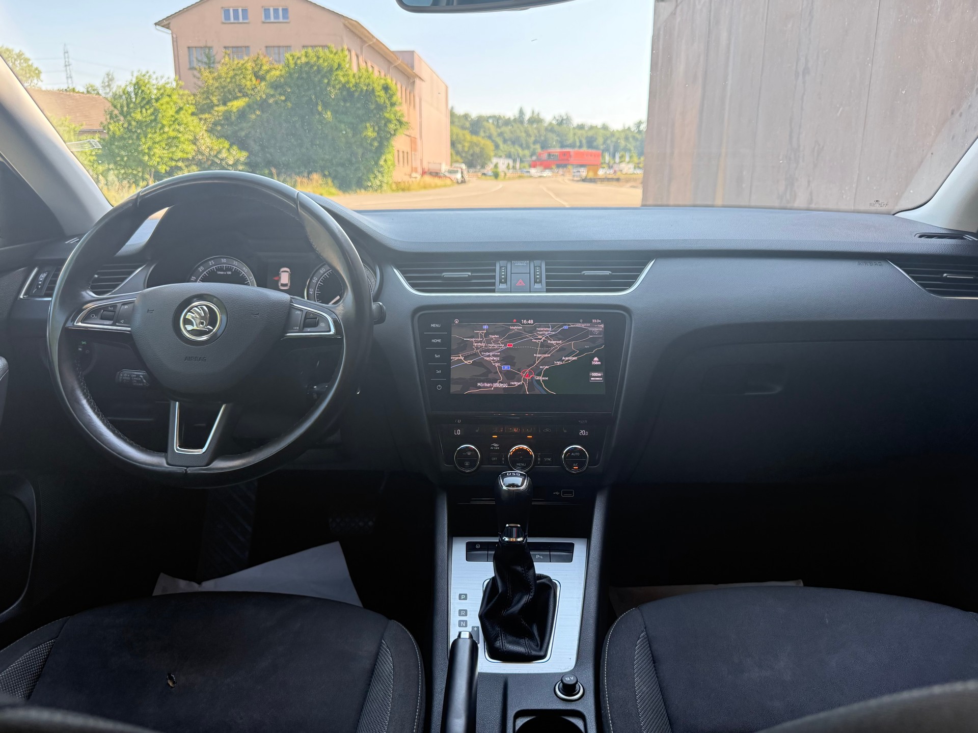 SKODA Octavia Combi 2.0 TDI Ambition DSG-image-5
