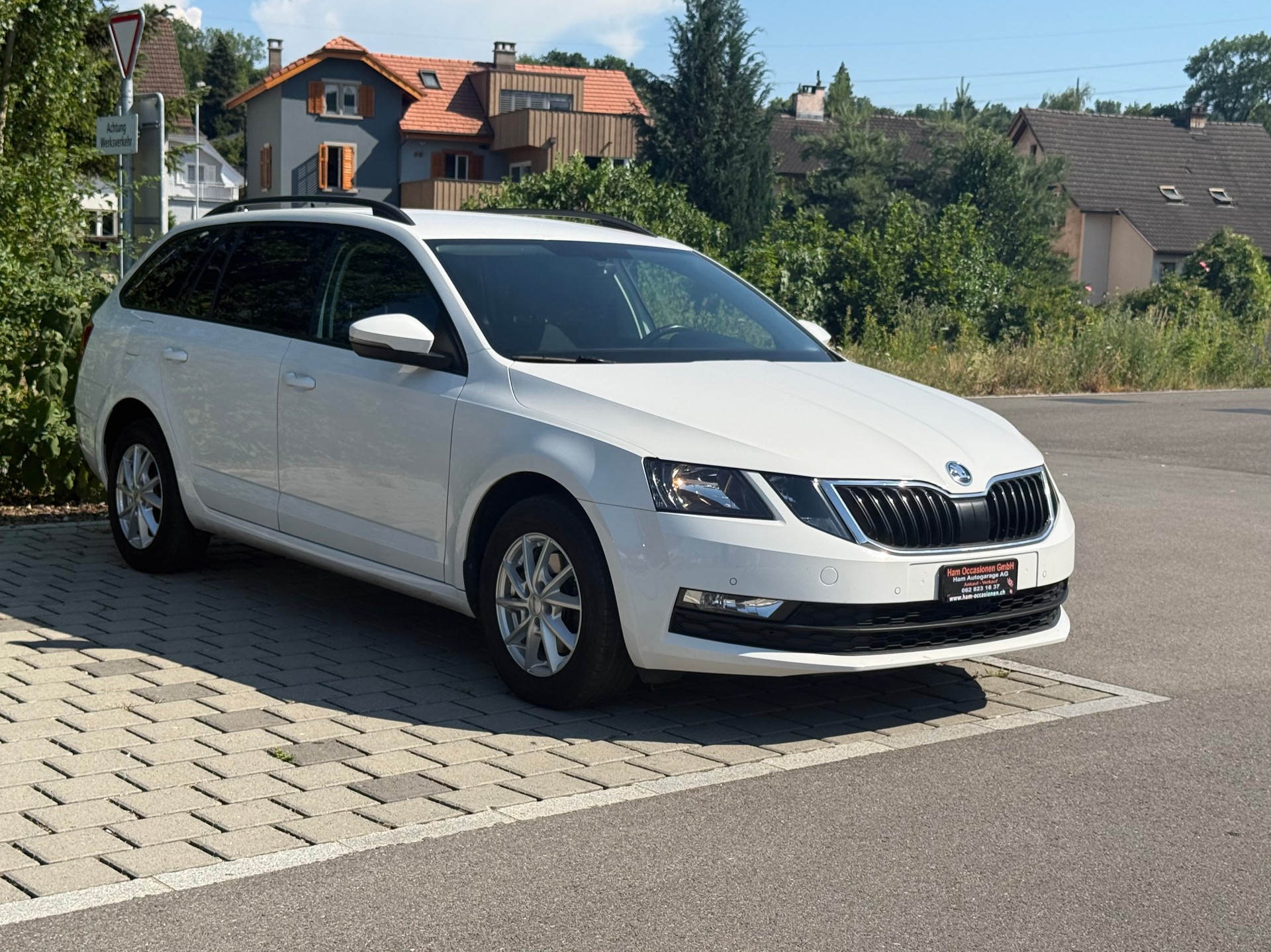 SKODA Octavia Combi 2.0 TDI Ambition DSG-image-4