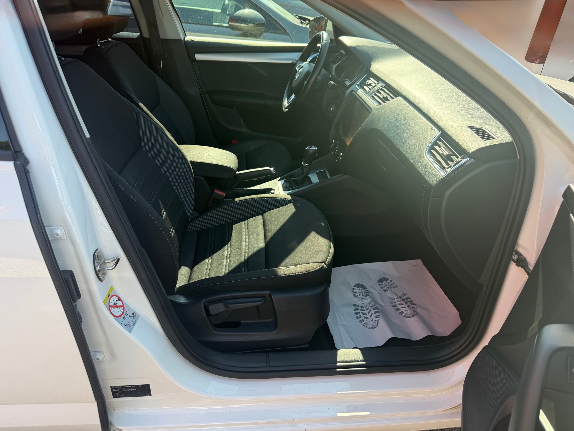 SKODA Octavia Combi 2.0 TDI Ambition DSG-image-9