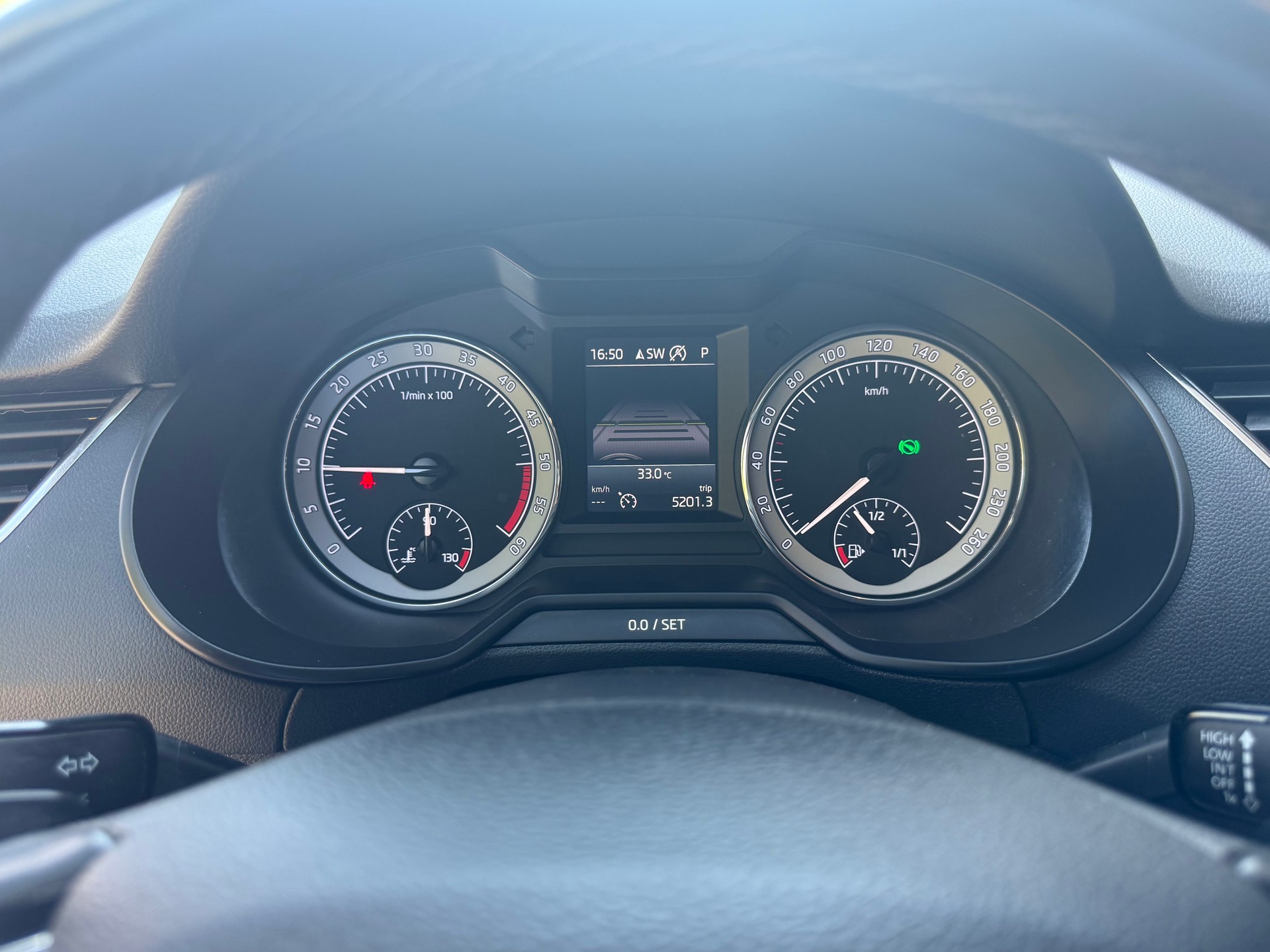 SKODA Octavia Combi 2.0 TDI Ambition DSG-image-7