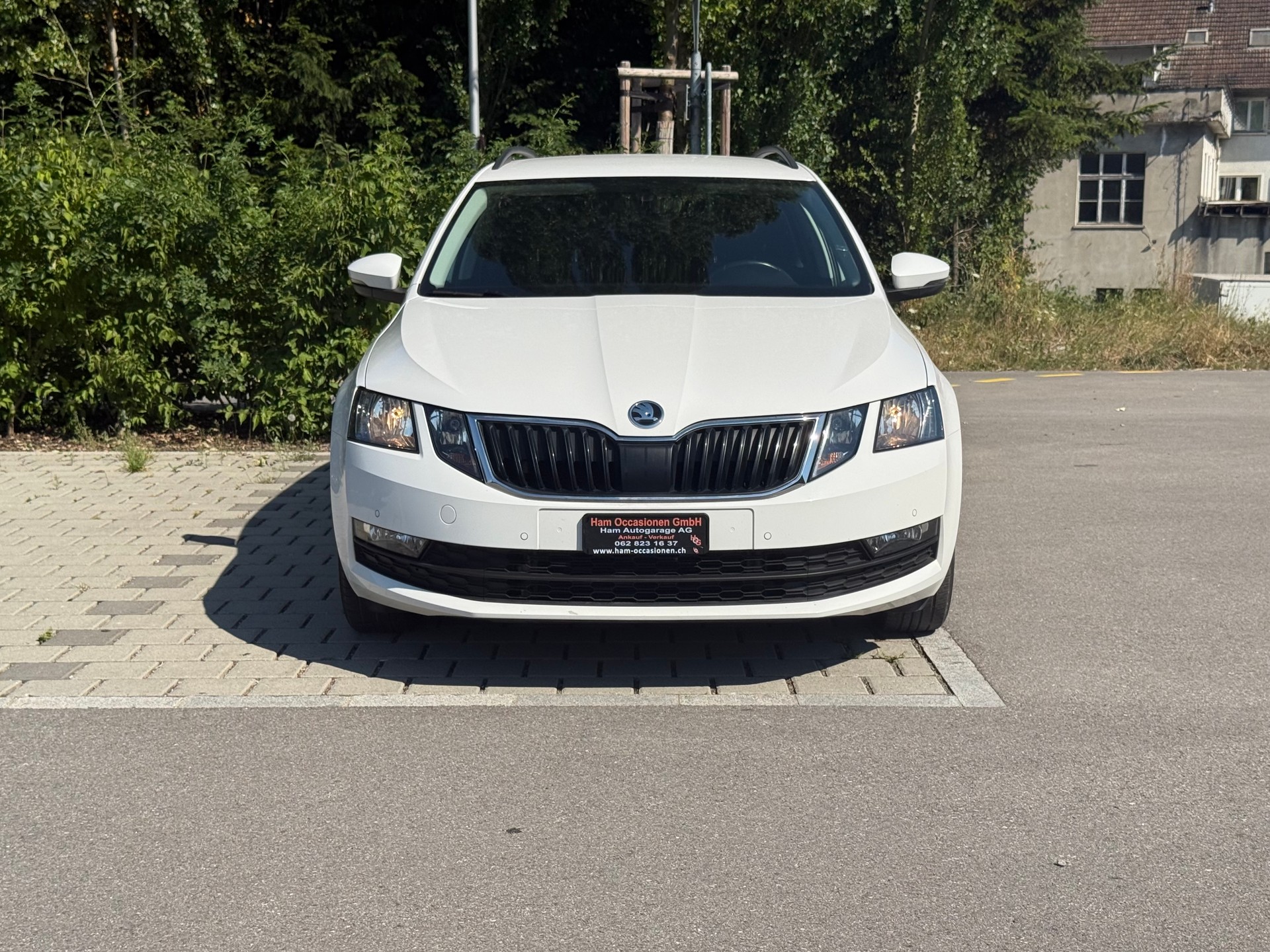 SKODA Octavia Combi 2.0 TDI Ambition DSG-image-0