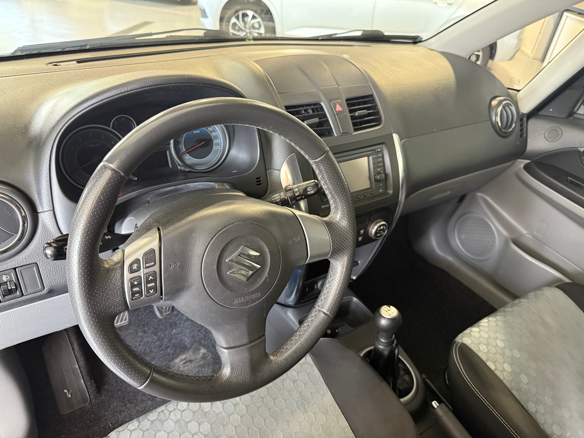 SUZUKI SX4 1.6 16V GL Top 4WD-image-8