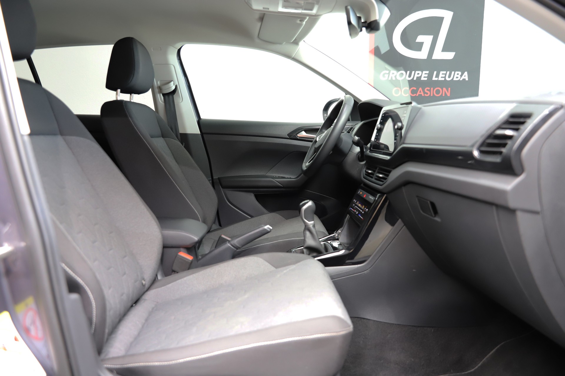 VW T-Cross 1.0 TSI Life-image-8