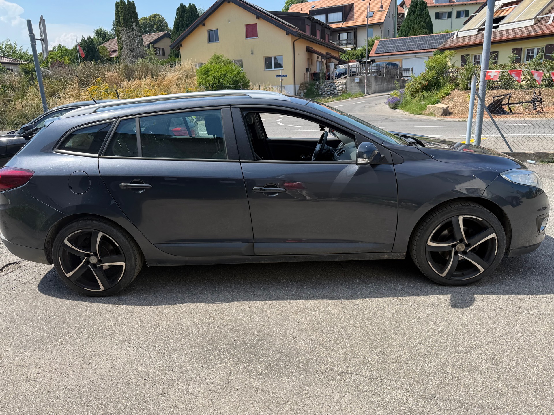 RENAULT Mégane Grandtour 1.4 16V Turbo Bose-image-2