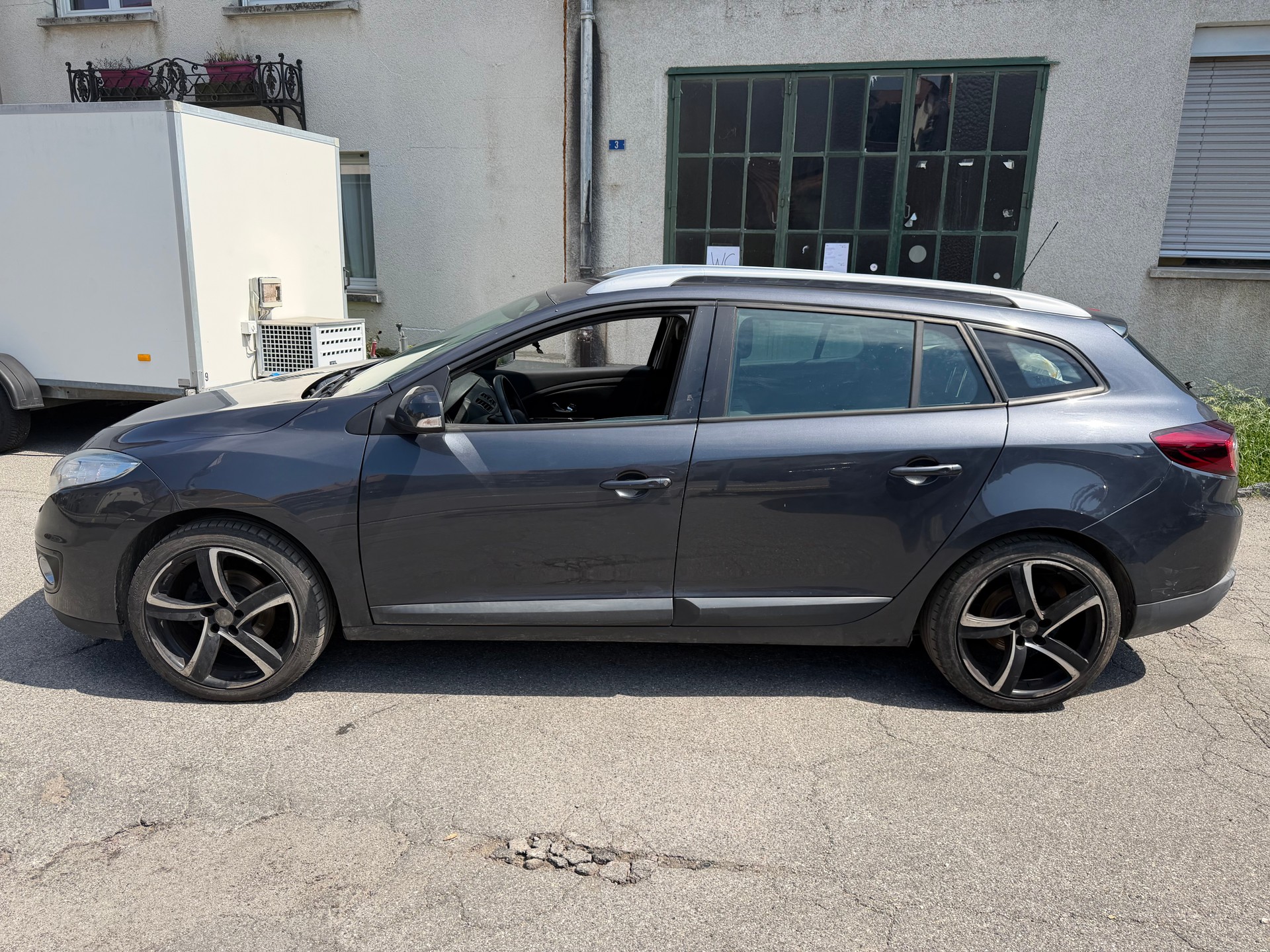RENAULT Mégane Grandtour 1.4 16V Turbo Bose-image-4