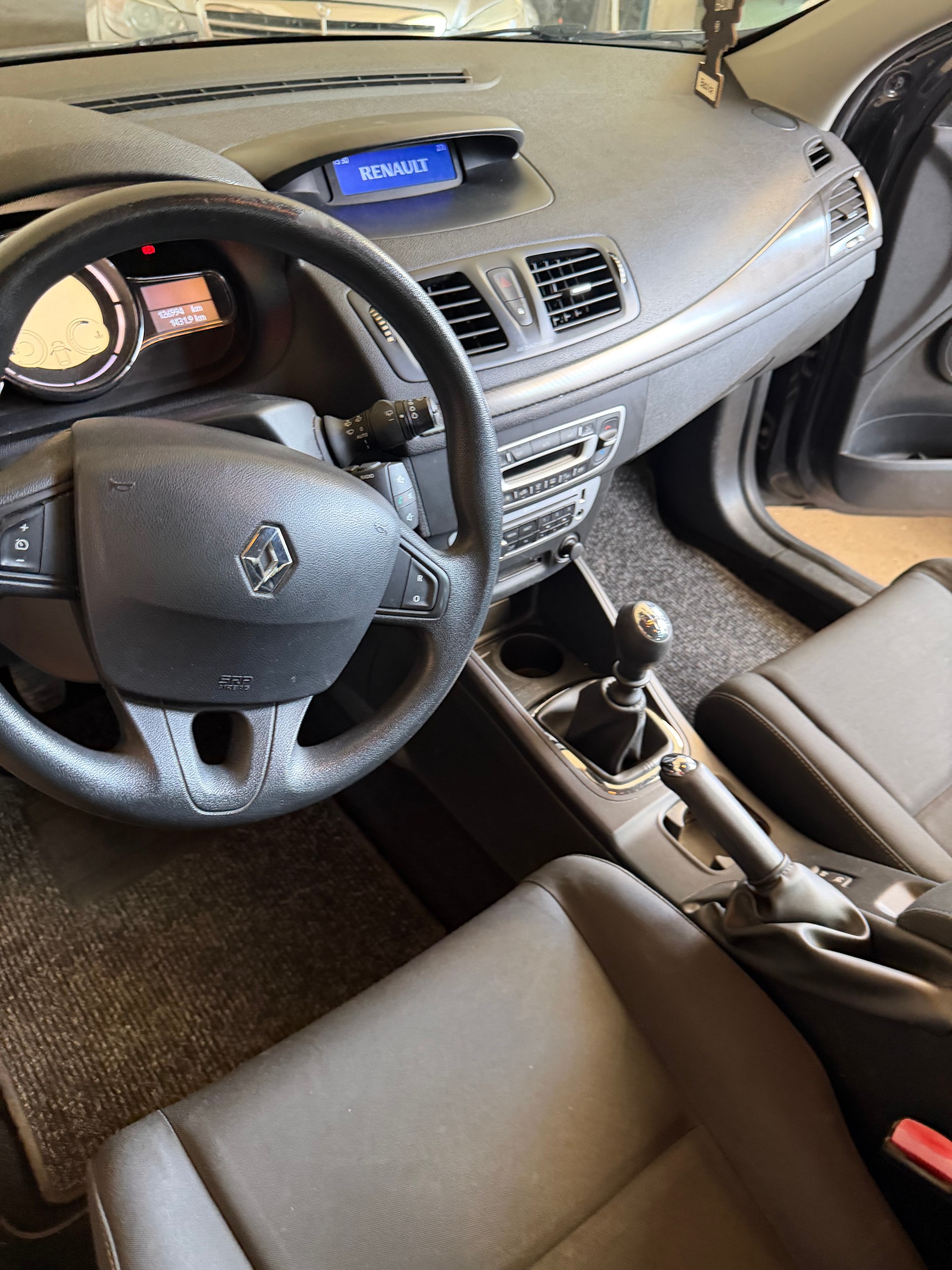 RENAULT Mégane Grandtour 1.4 16V Turbo Bose-image-6