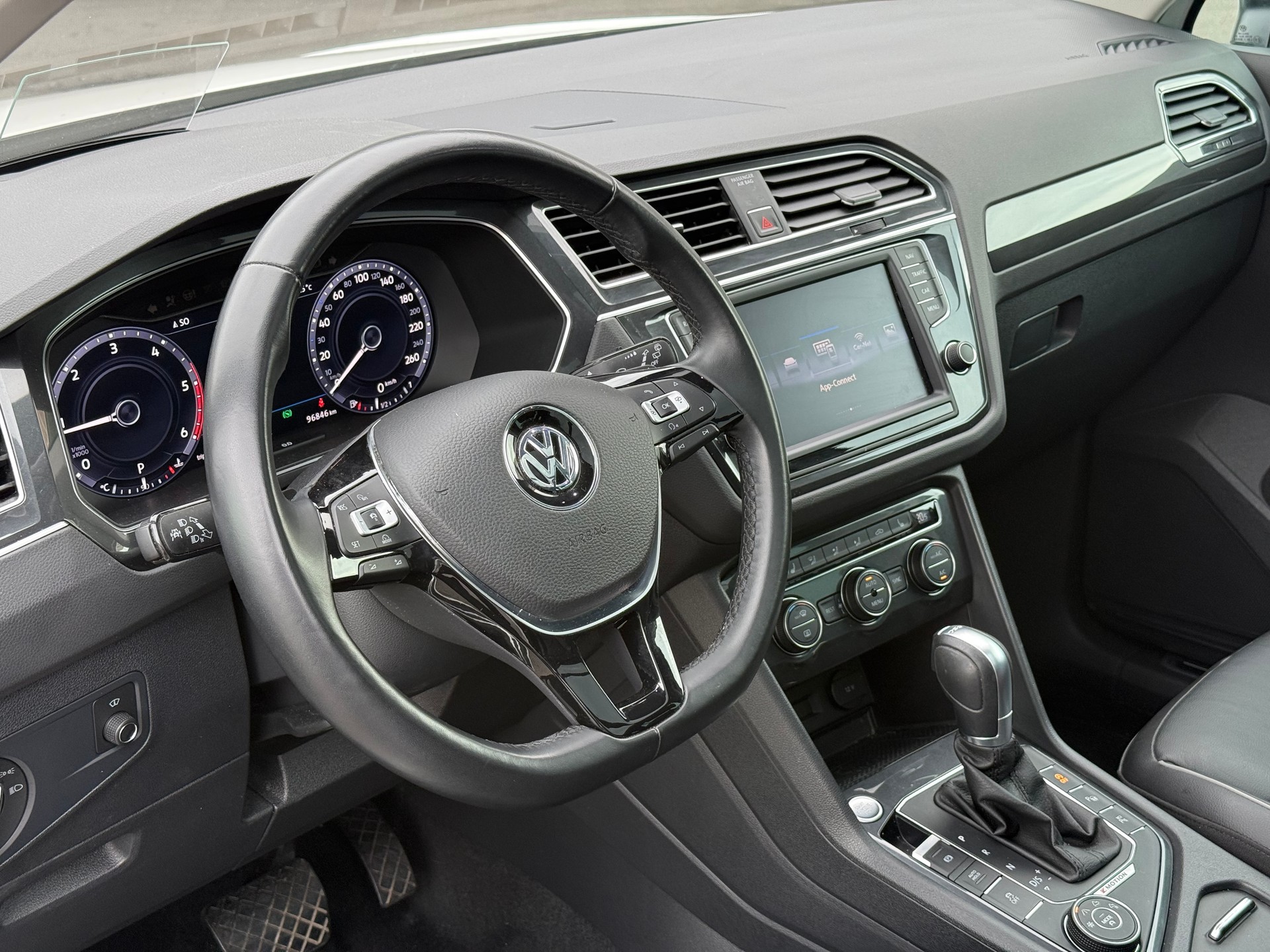 VW Tiguan 2.0 TDI SCR Highline 4Motion DSG-image-6