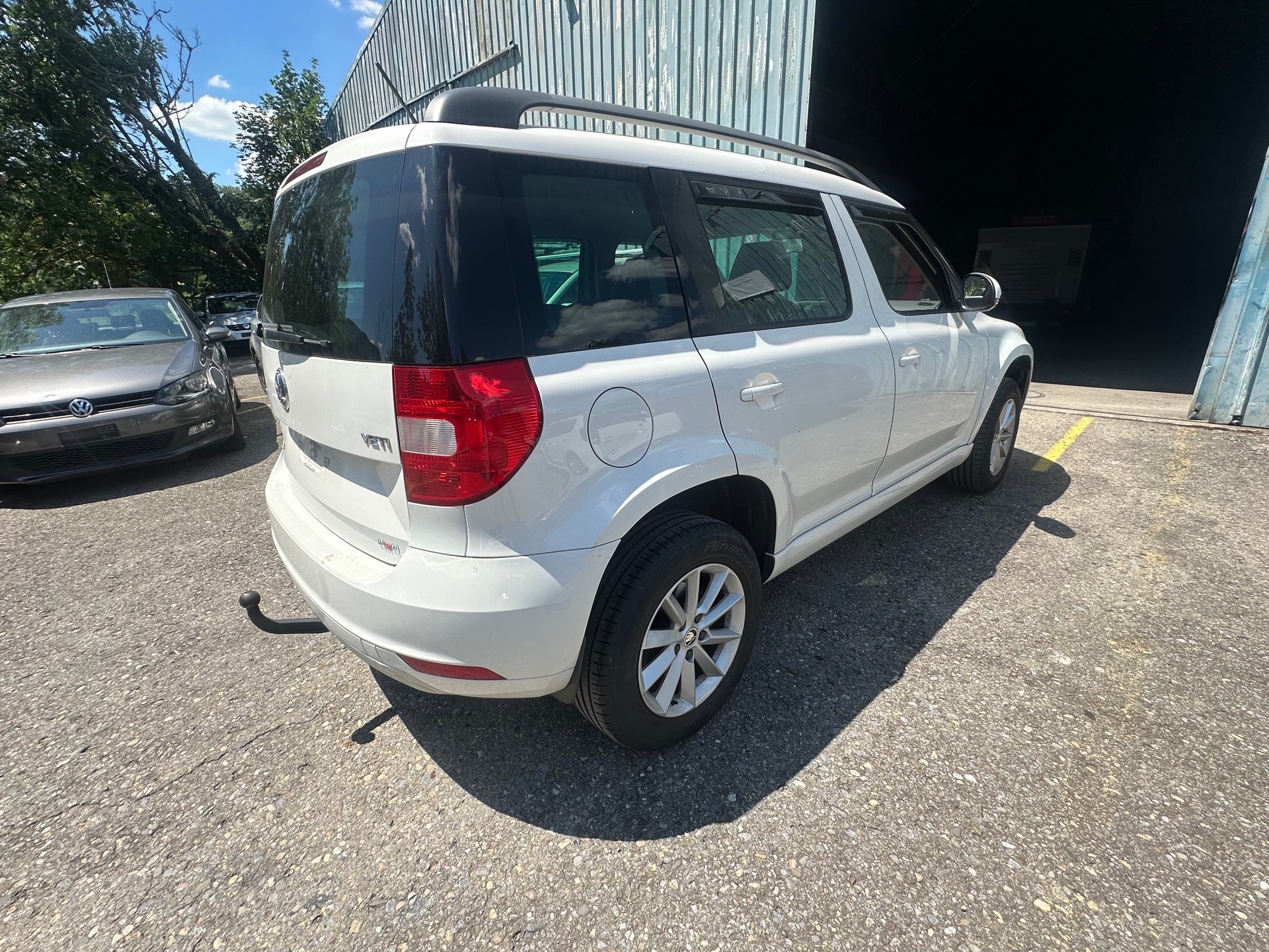 SKODA Yeti 1.8 TSI Active 4x4 DSG-image-4