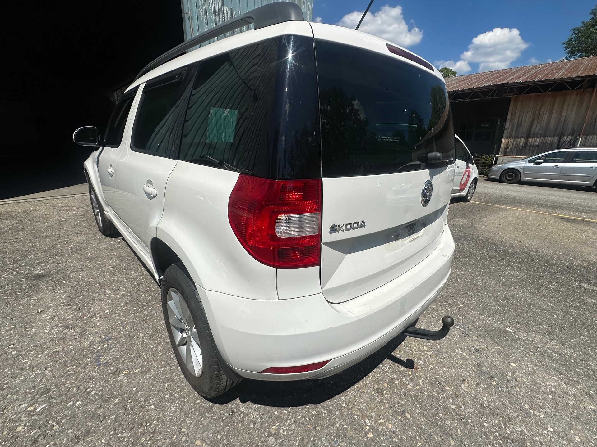 SKODA Yeti 1.8 TSI Active 4x4 DSG-image-6