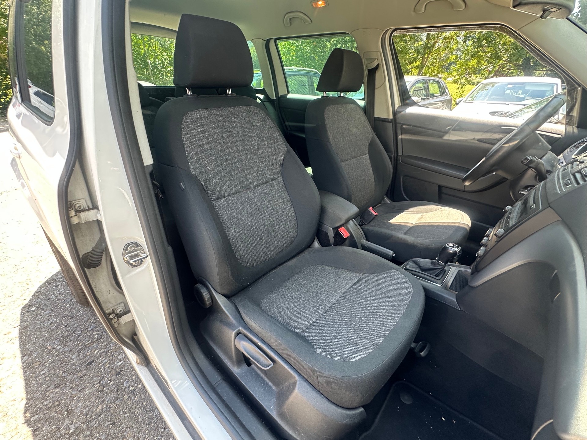 SKODA Yeti 1.8 TSI Active 4x4 DSG-image-10
