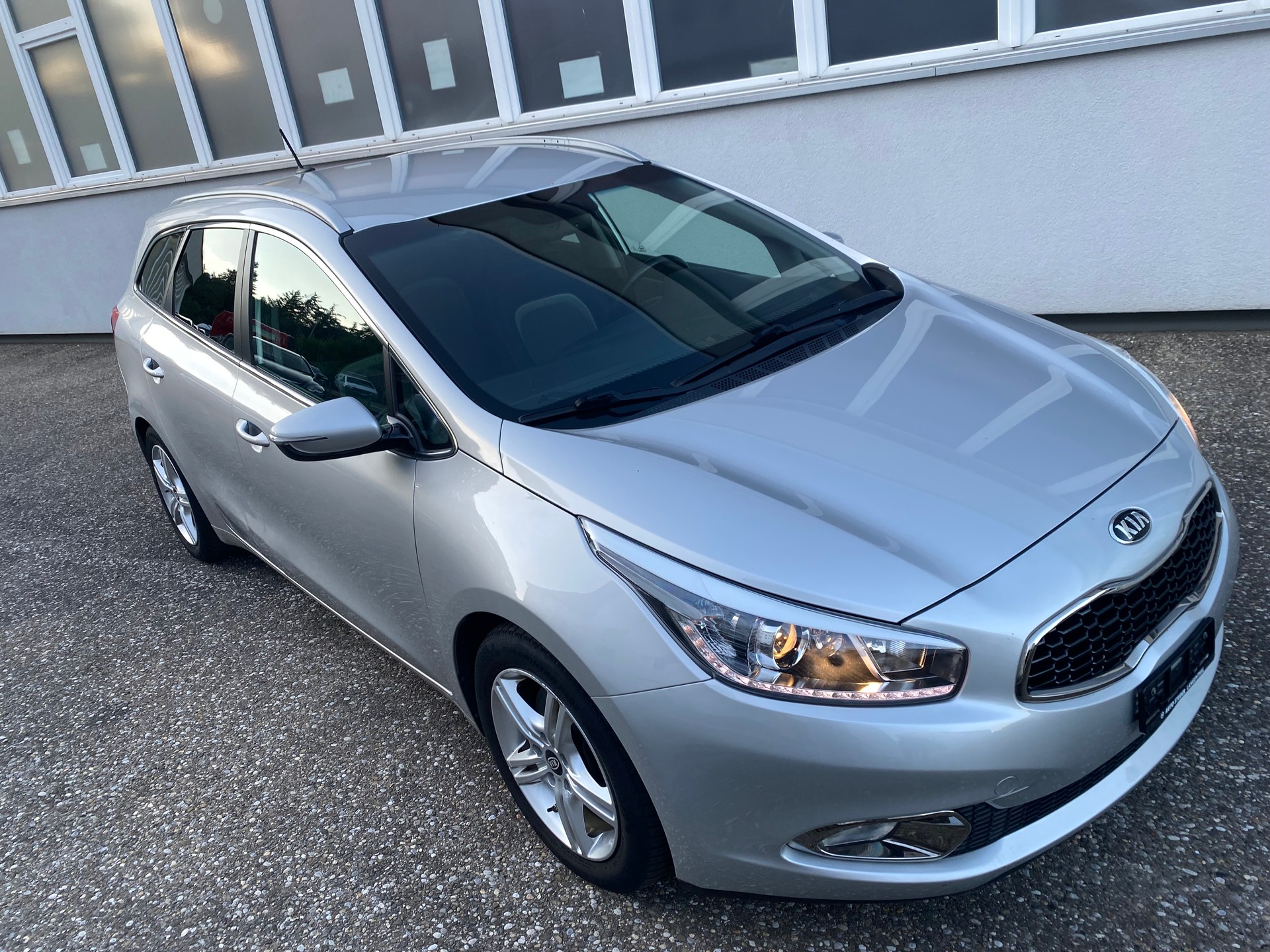 KIA Cee'd Sportswagon 1.6 CRDi Trend-image-1