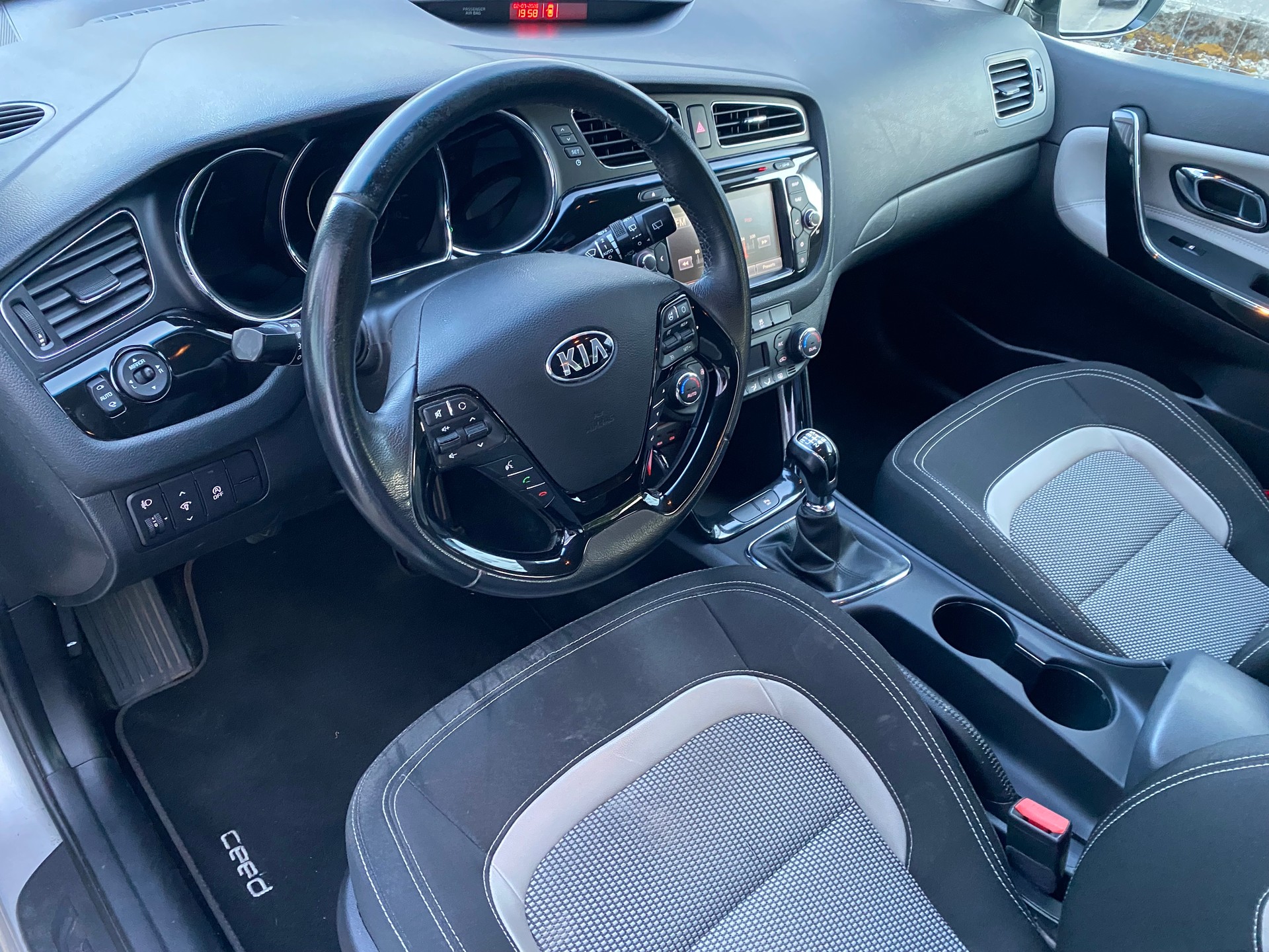 KIA Cee'd Sportswagon 1.6 CRDi Trend-image-6