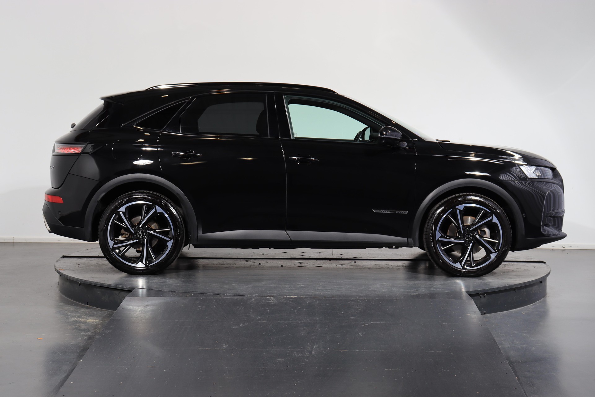 DS AUTOMOBILES 7 Crossback 1.6 E-Tense Louvre 4x4-image-1