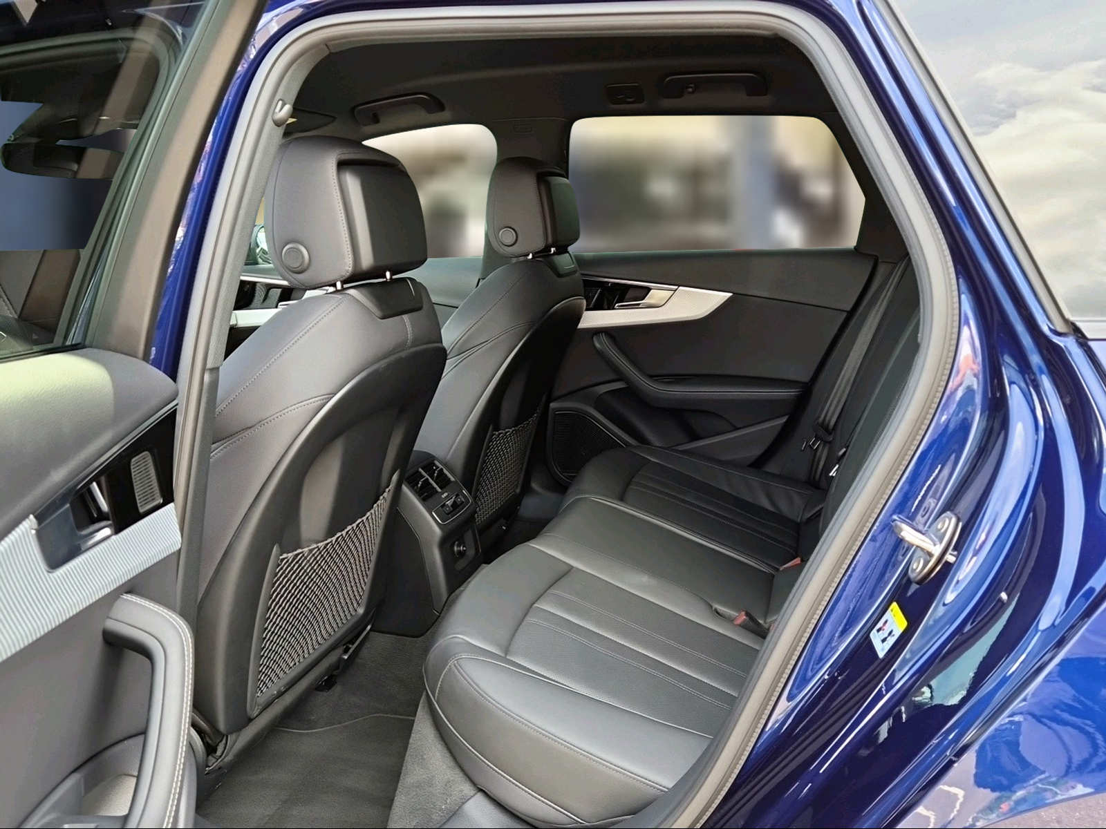 AUDI RS4 Avant quattro tiptronic Navarablau Metallic-image-9