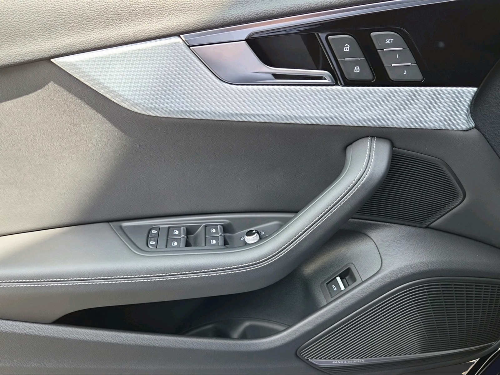 AUDI RS4 Avant quattro tiptronic Navarablau Metallic-image-18