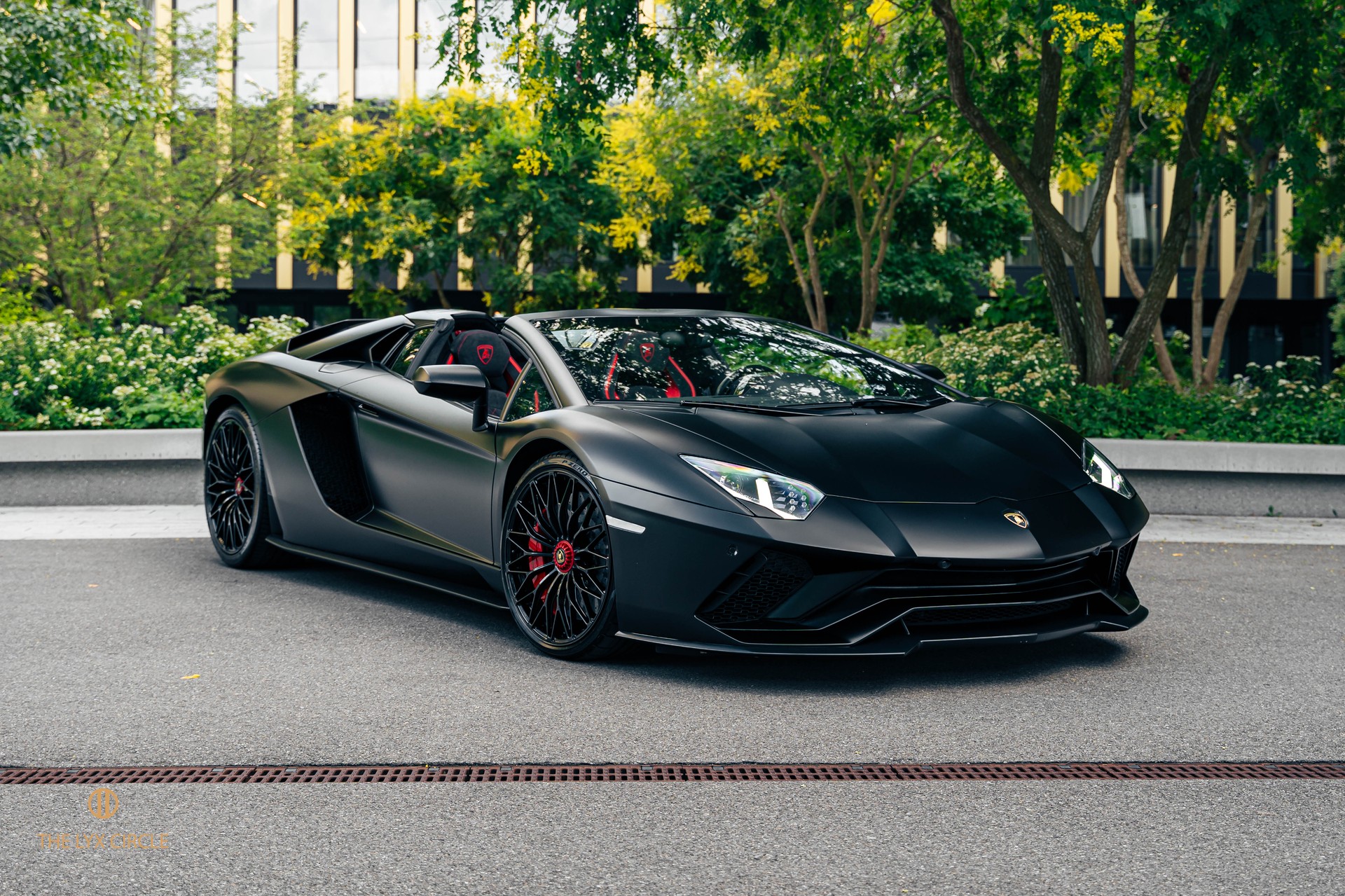 LAMBORGHINI Aventador S LP740-4 Roadster E-Gear-image-1