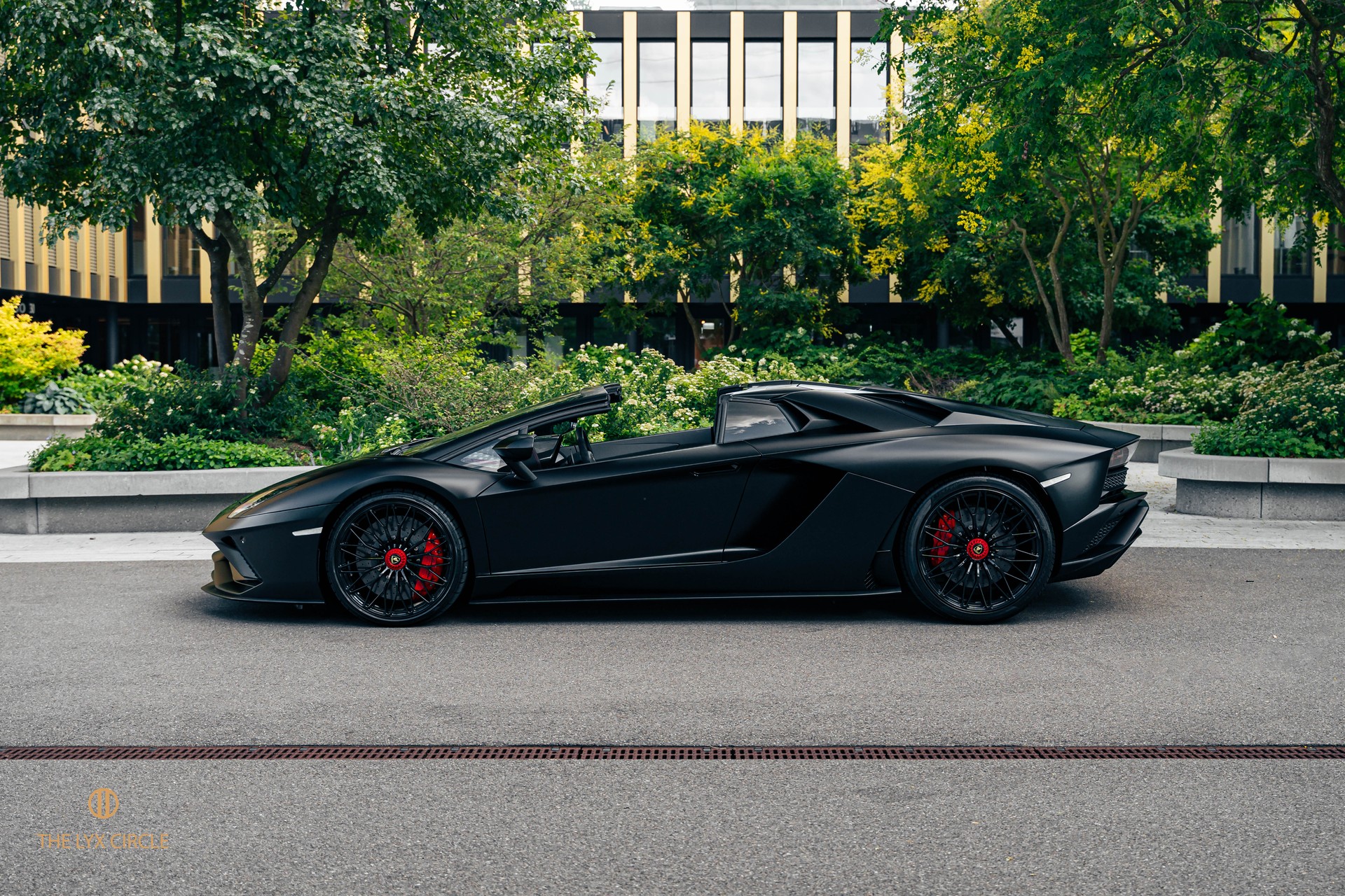 LAMBORGHINI Aventador S LP740-4 Roadster E-Gear-image-6