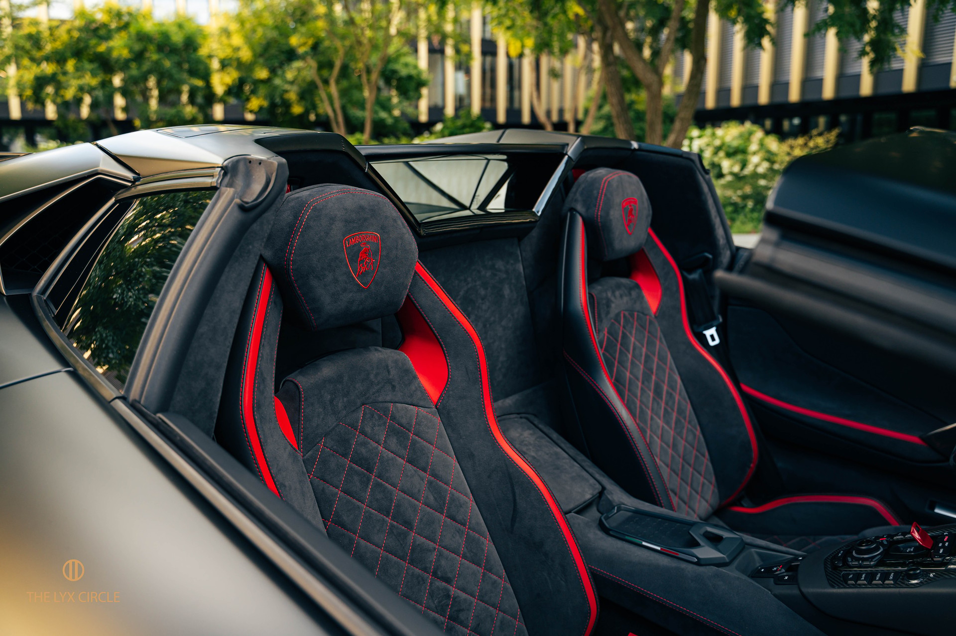 LAMBORGHINI Aventador S LP740-4 Roadster E-Gear-image-14