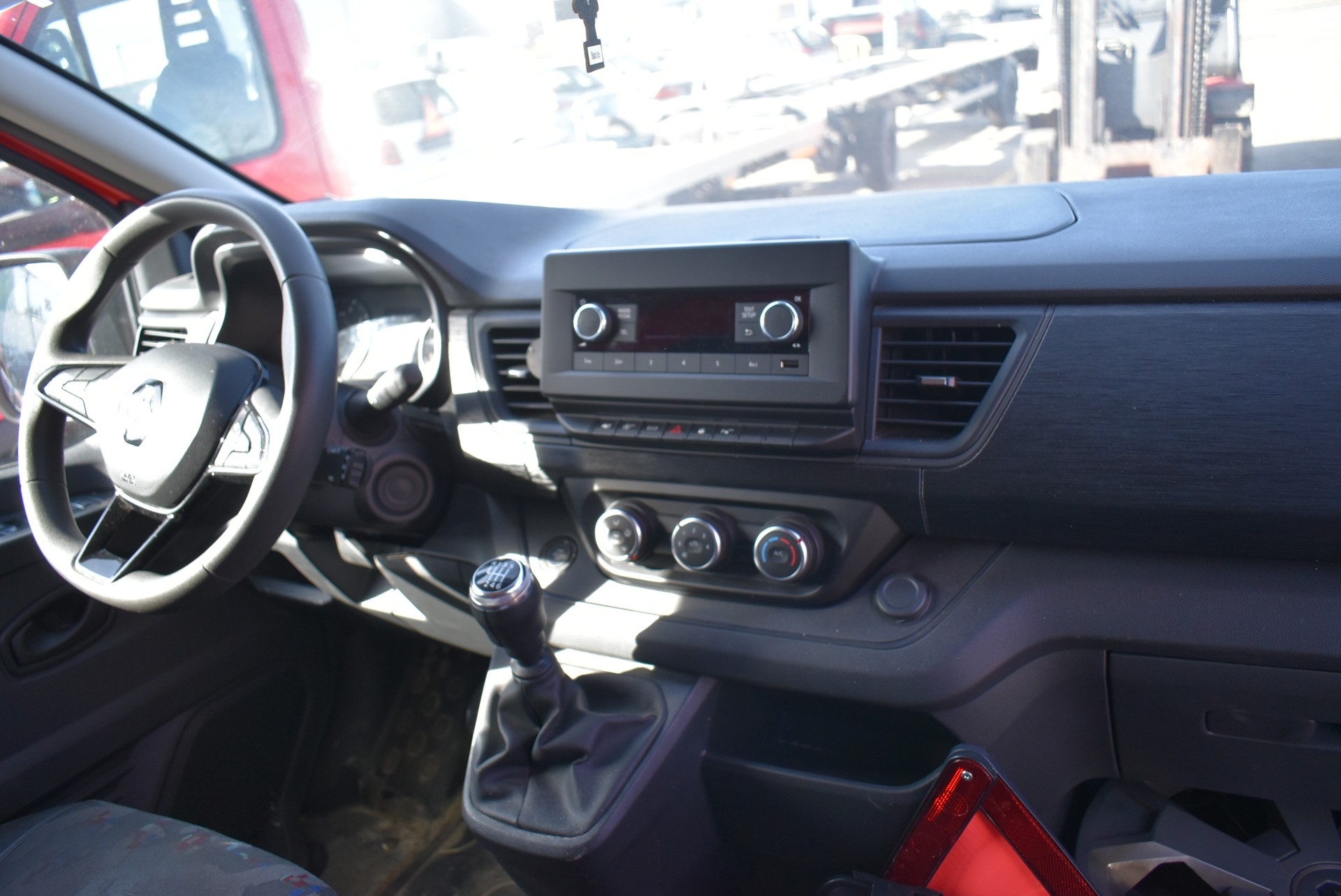 RENAULT Trafic 2.0 Blue dCi 130 Business L1H1-image-8