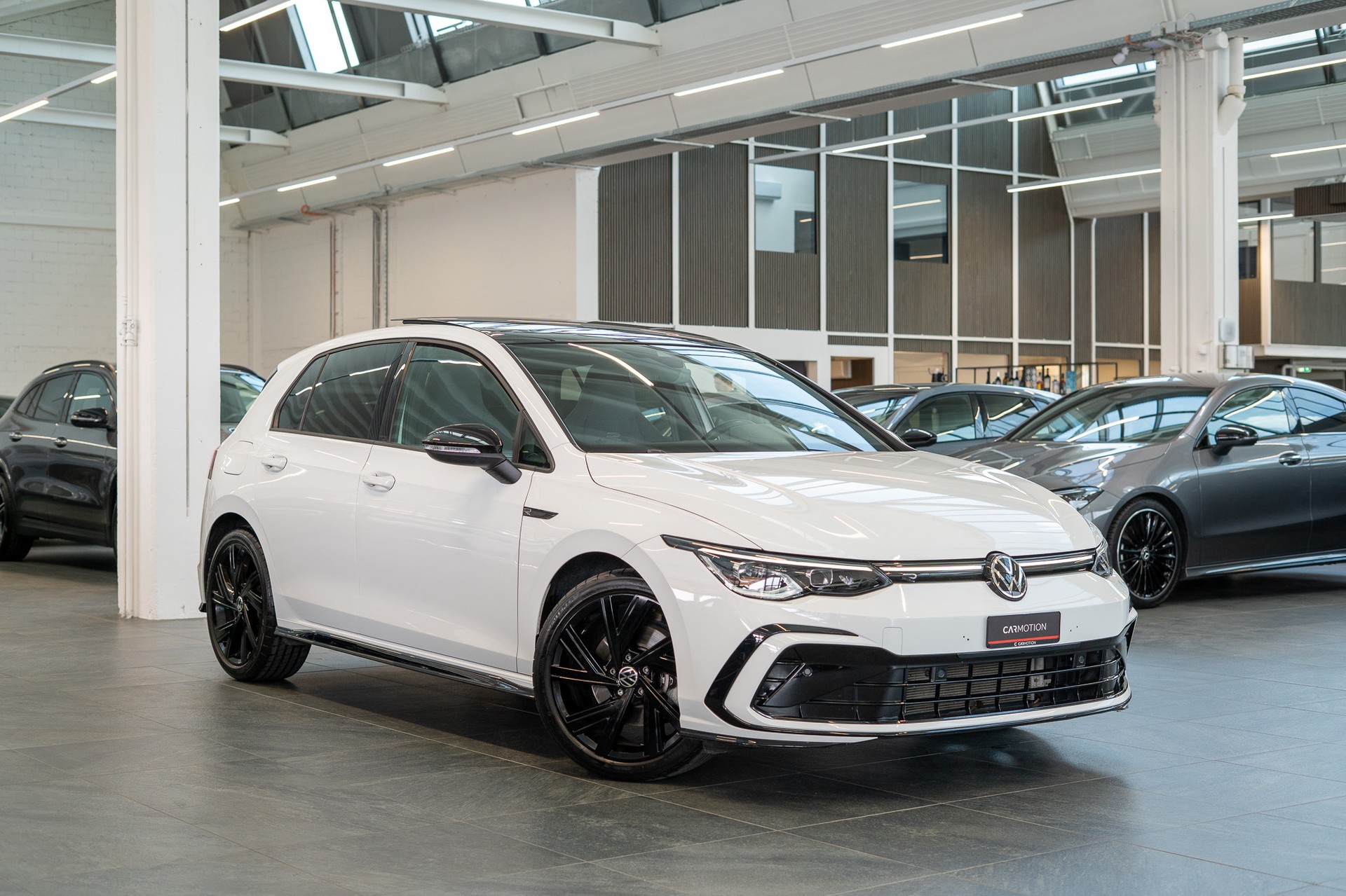 VW Golf 2.0 TSI R-Line DSG 4motion /Panorama / Rückfahrkamera / HeadUp /-image-2