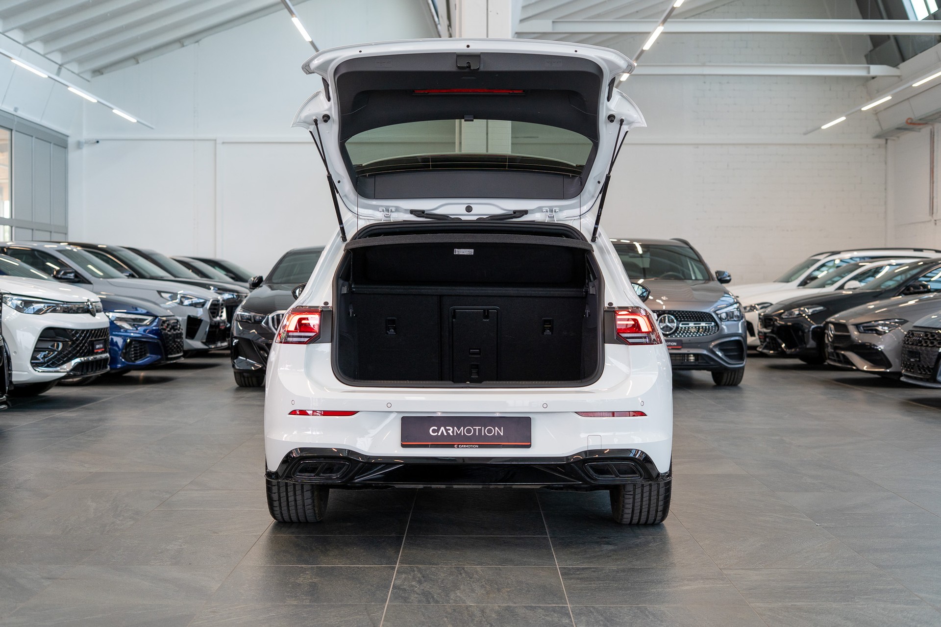 VW Golf 2.0 TSI R-Line DSG 4motion /Panorama / Rückfahrkamera / HeadUp /-image-6