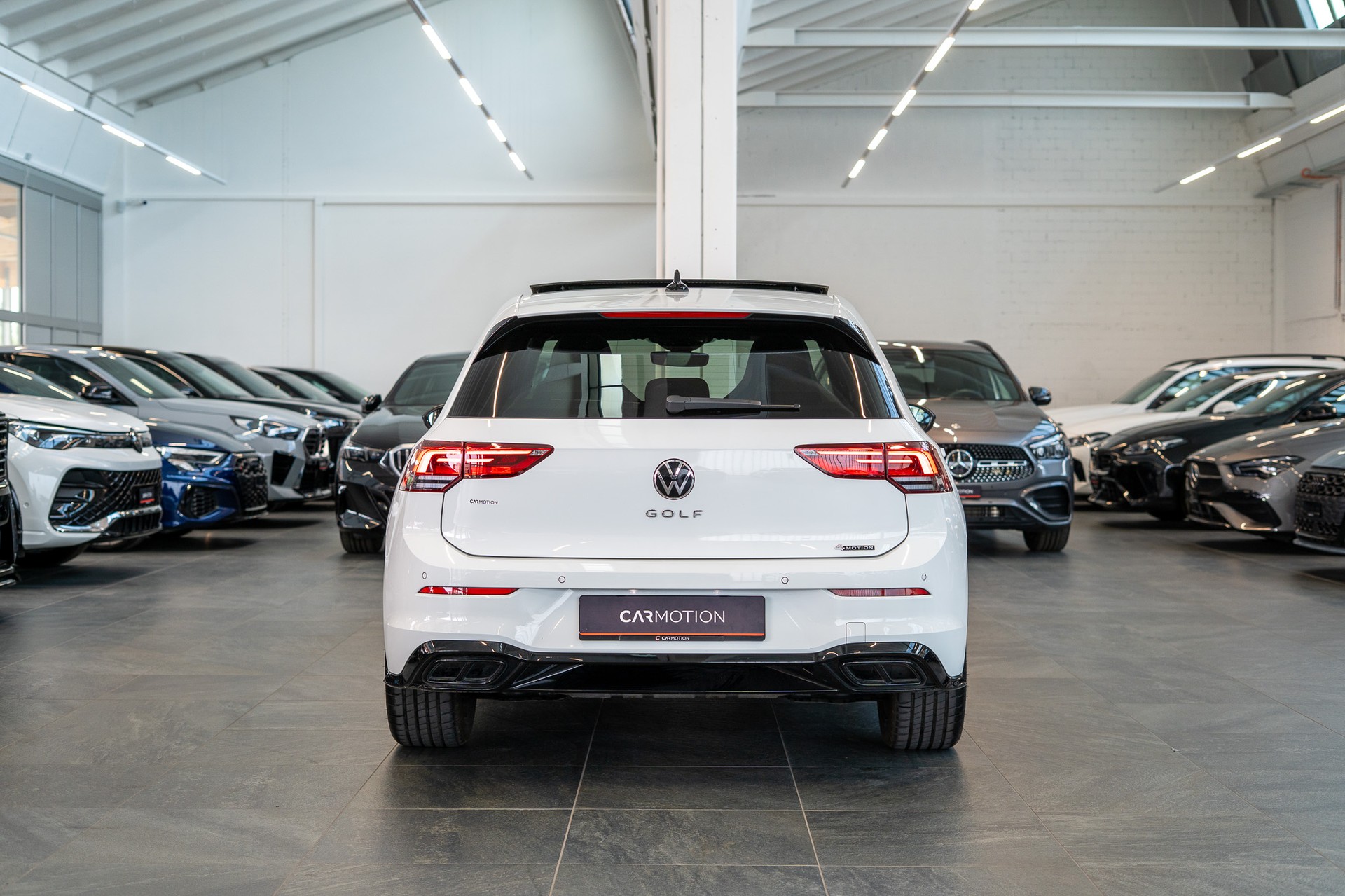 VW Golf 2.0 TSI R-Line DSG 4motion /Panorama / Rückfahrkamera / HeadUp /-image-4