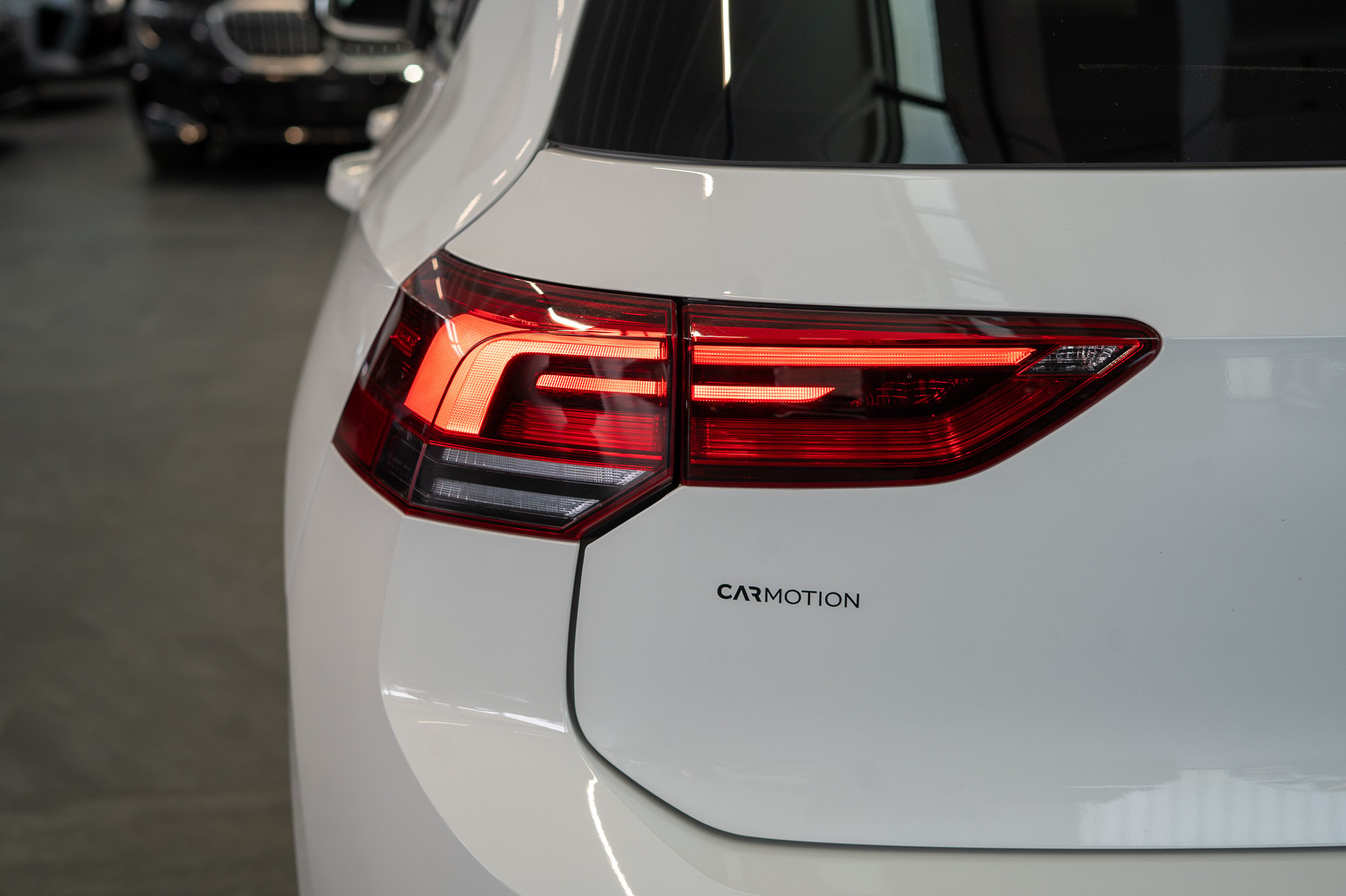 VW Golf 2.0 TSI R-Line DSG 4motion /Panorama / Rückfahrkamera / HeadUp /-image-5