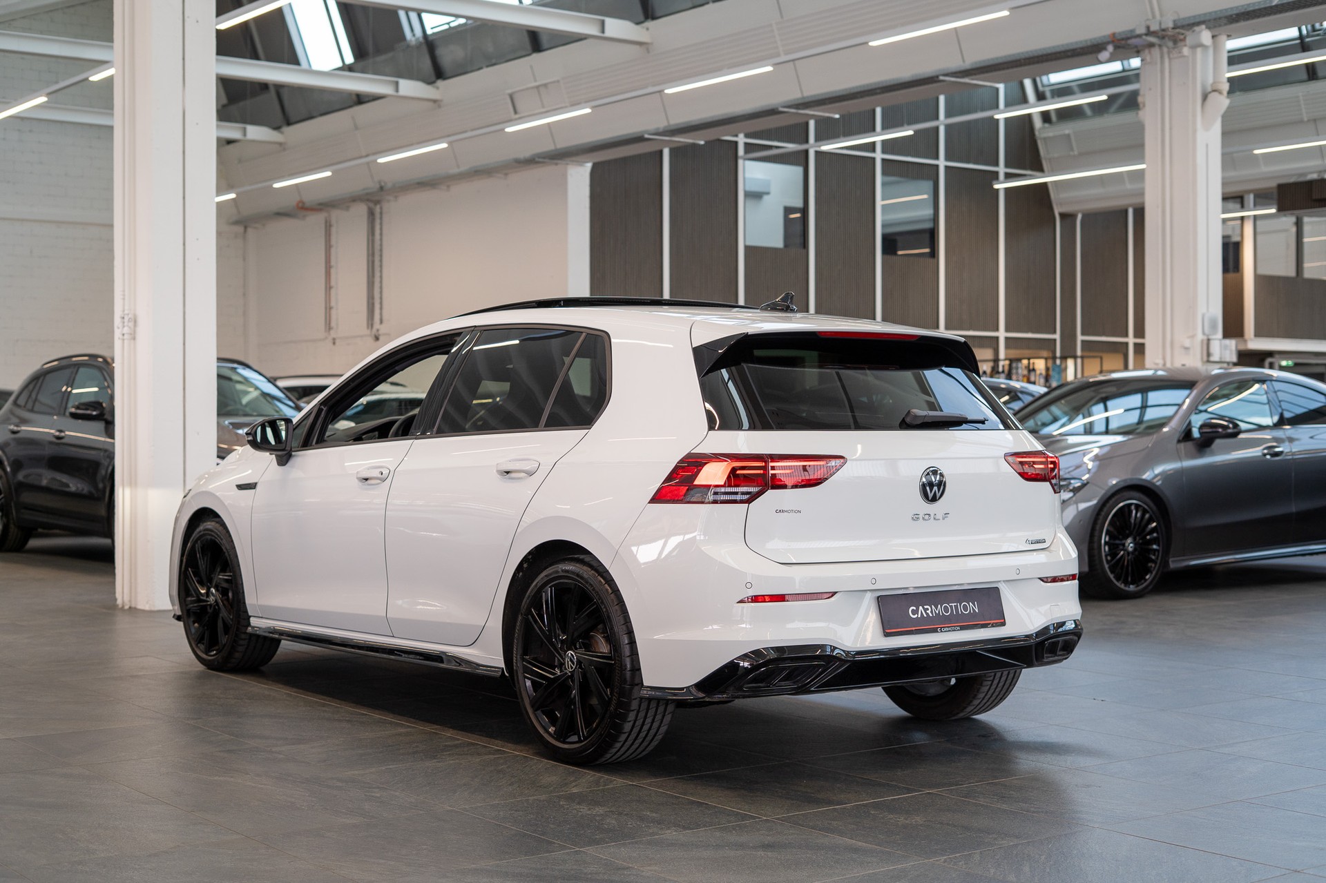 VW Golf 2.0 TSI R-Line DSG 4motion /Panorama / Rückfahrkamera / HeadUp /-image-7