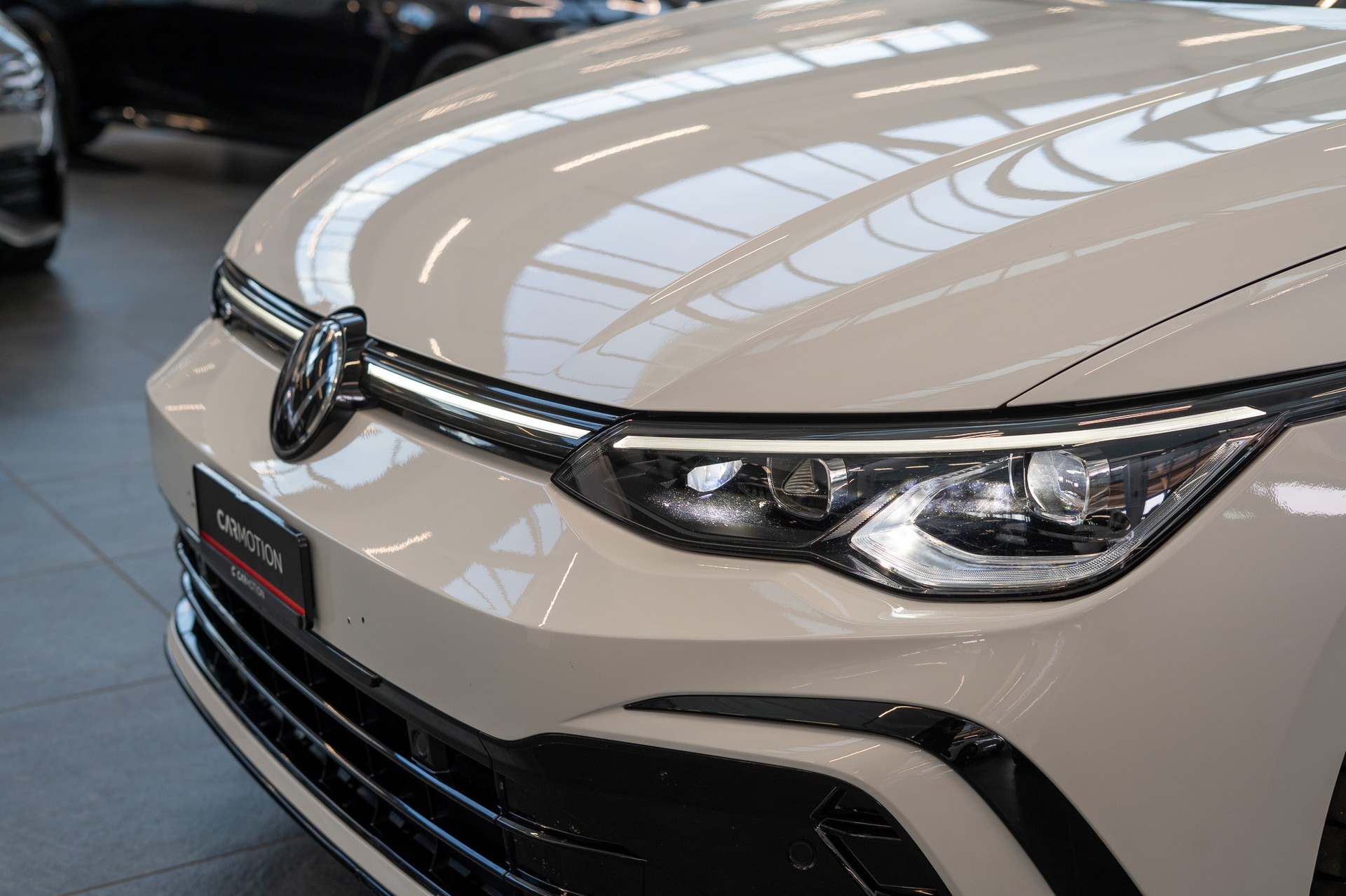 VW Golf 2.0 TSI R-Line DSG 4motion /Panorama / Rückfahrkamera / HeadUp /-image-23