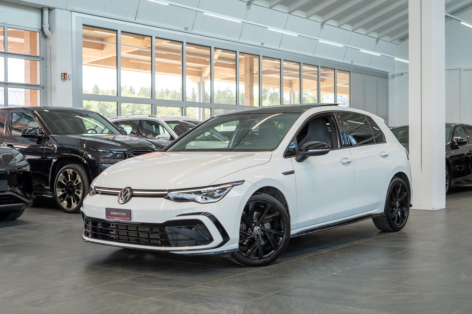 VW Golf 2.0 TSI R-Line DSG 4motion /Panorama / Rückfahrkamera / HeadUp /-image-0