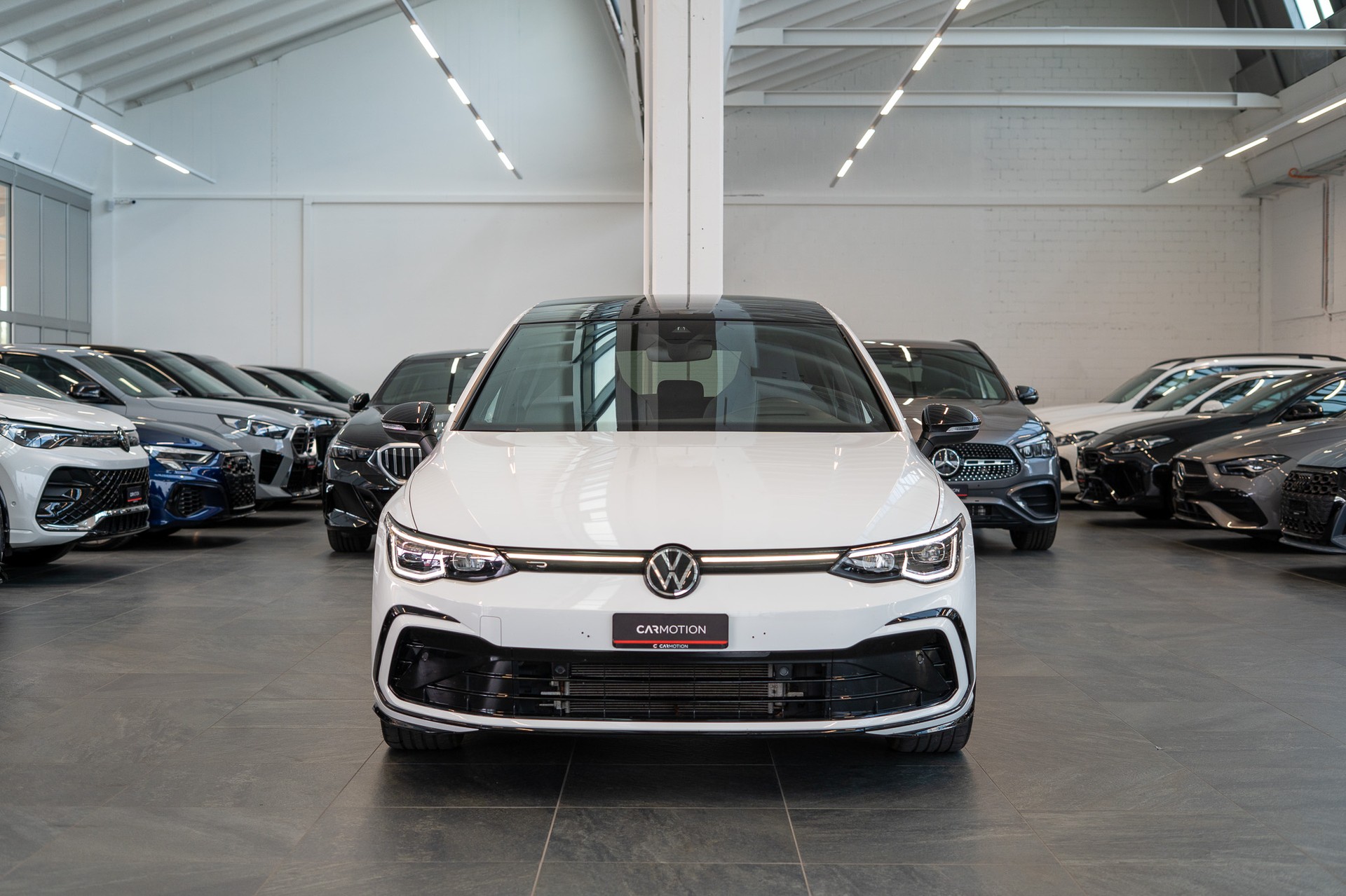 VW Golf 2.0 TSI R-Line DSG 4motion /Panorama / Rückfahrkamera / HeadUp /-image-1