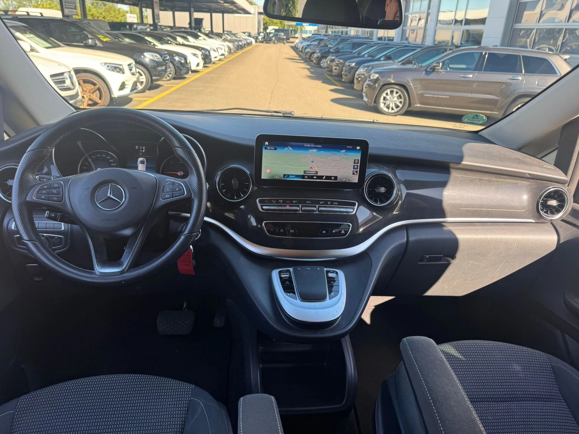 MERCEDES-BENZ V 300 d kompakt 4Matic 9G-Tronic-image-9