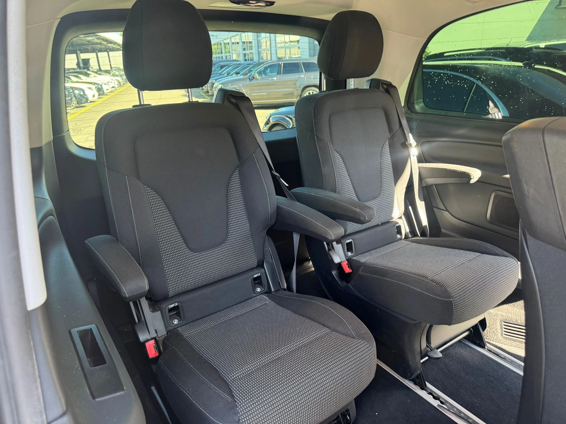 MERCEDES-BENZ V 300 d kompakt 4Matic 9G-Tronic-image-15