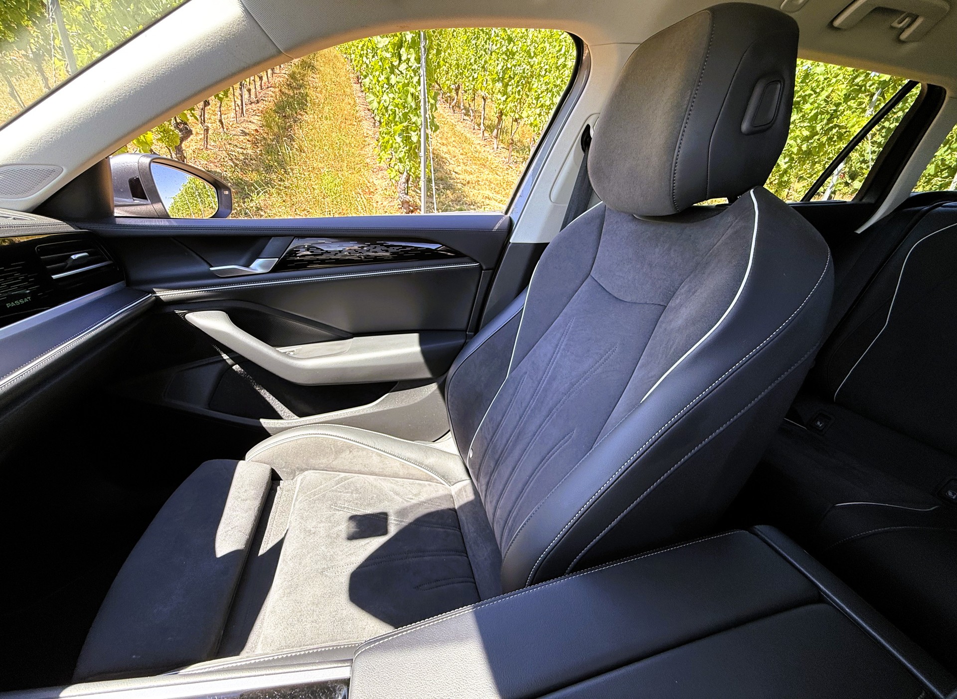 VW Passat Variant 2.0 TDI evo Elegance 4 Motion DSG-image-16