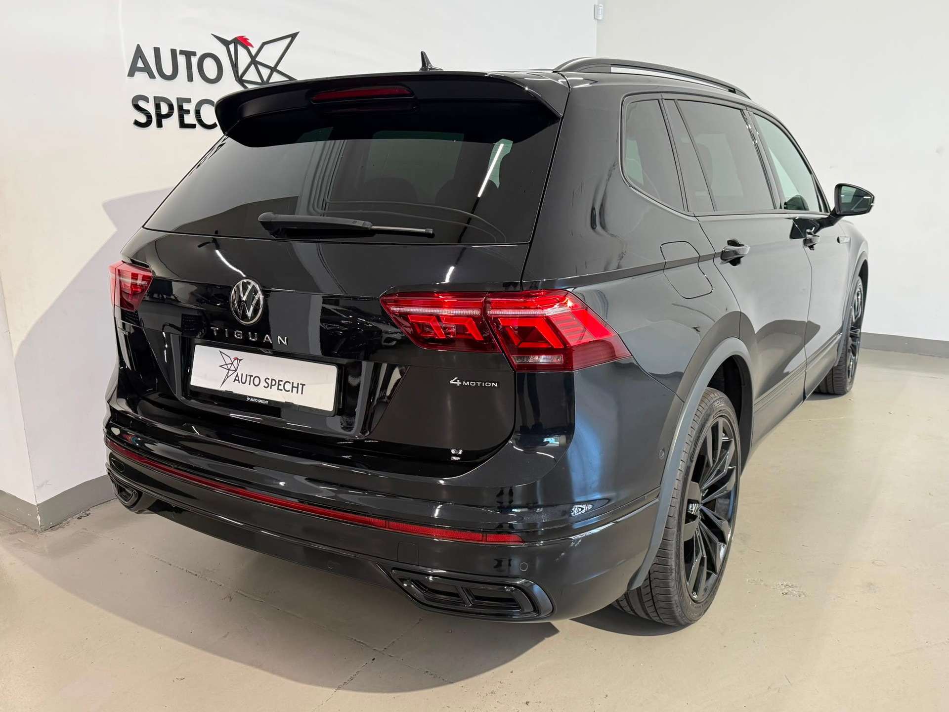 VW Tiguan Allspace 2.0TSI R-Line 4Motion DSG-image-4