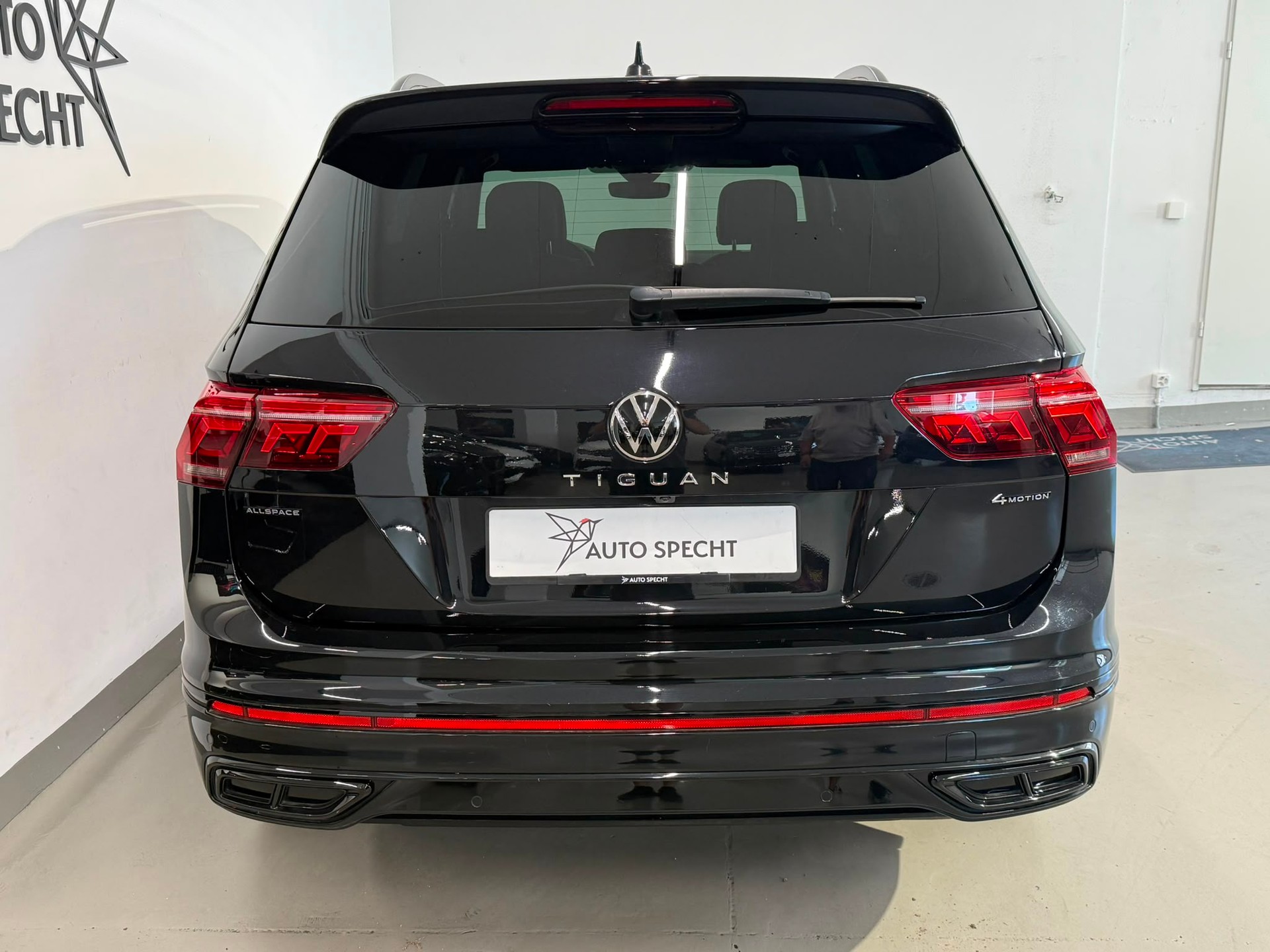 VW Tiguan Allspace 2.0TSI R-Line 4Motion DSG-image-5