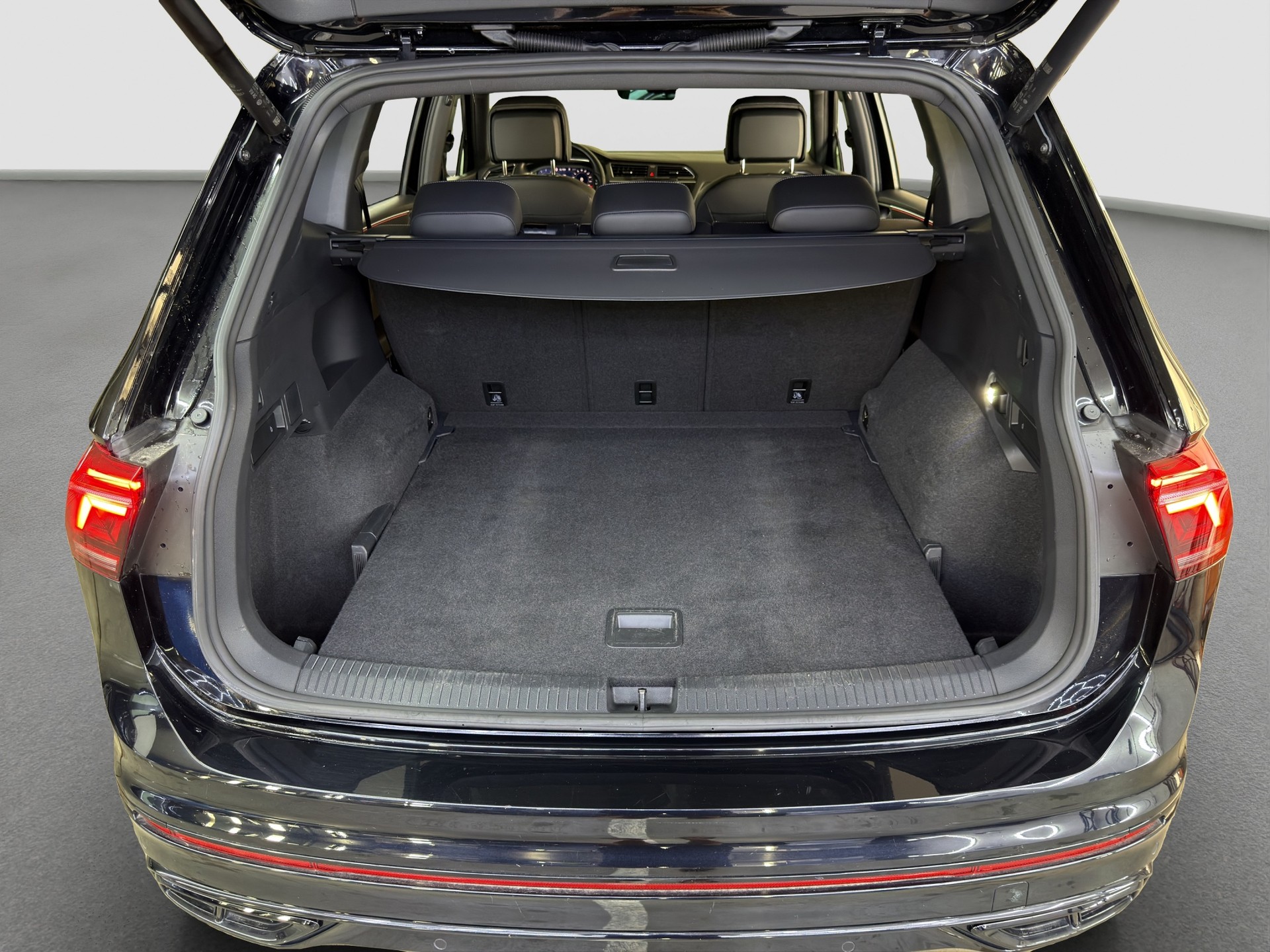 VW Tiguan Allspace 2.0TSI R-Line 4Motion DSG-image-30