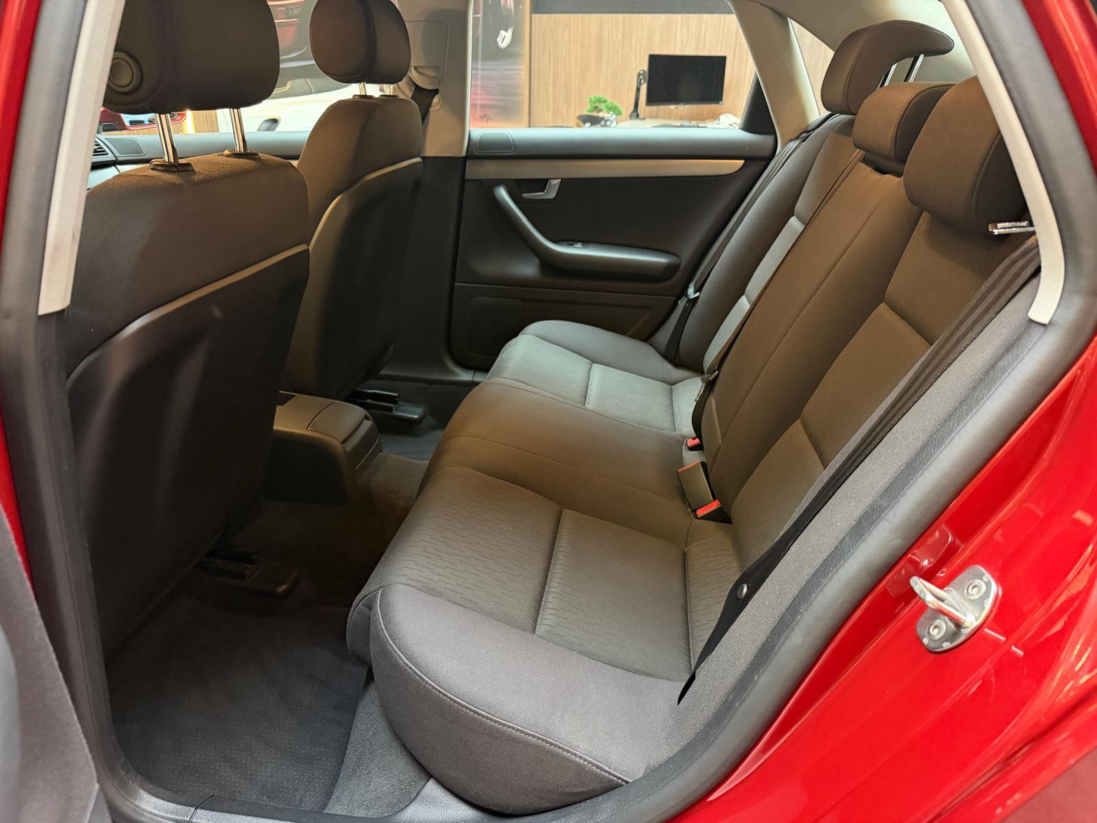 AUDI A4 2.0-image-14