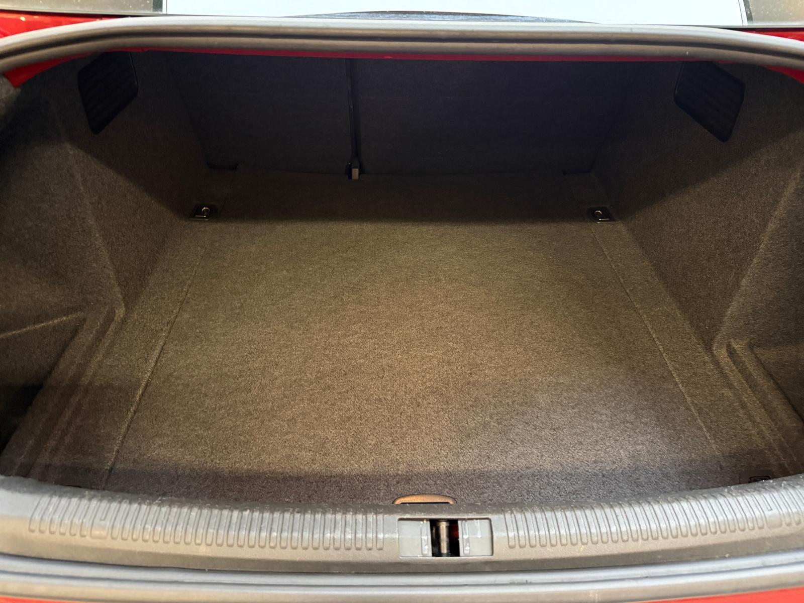 AUDI A4 2.0-image-16