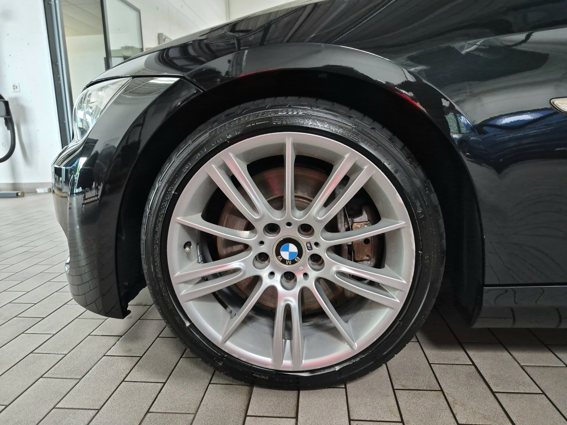 BMW 335i-image-1